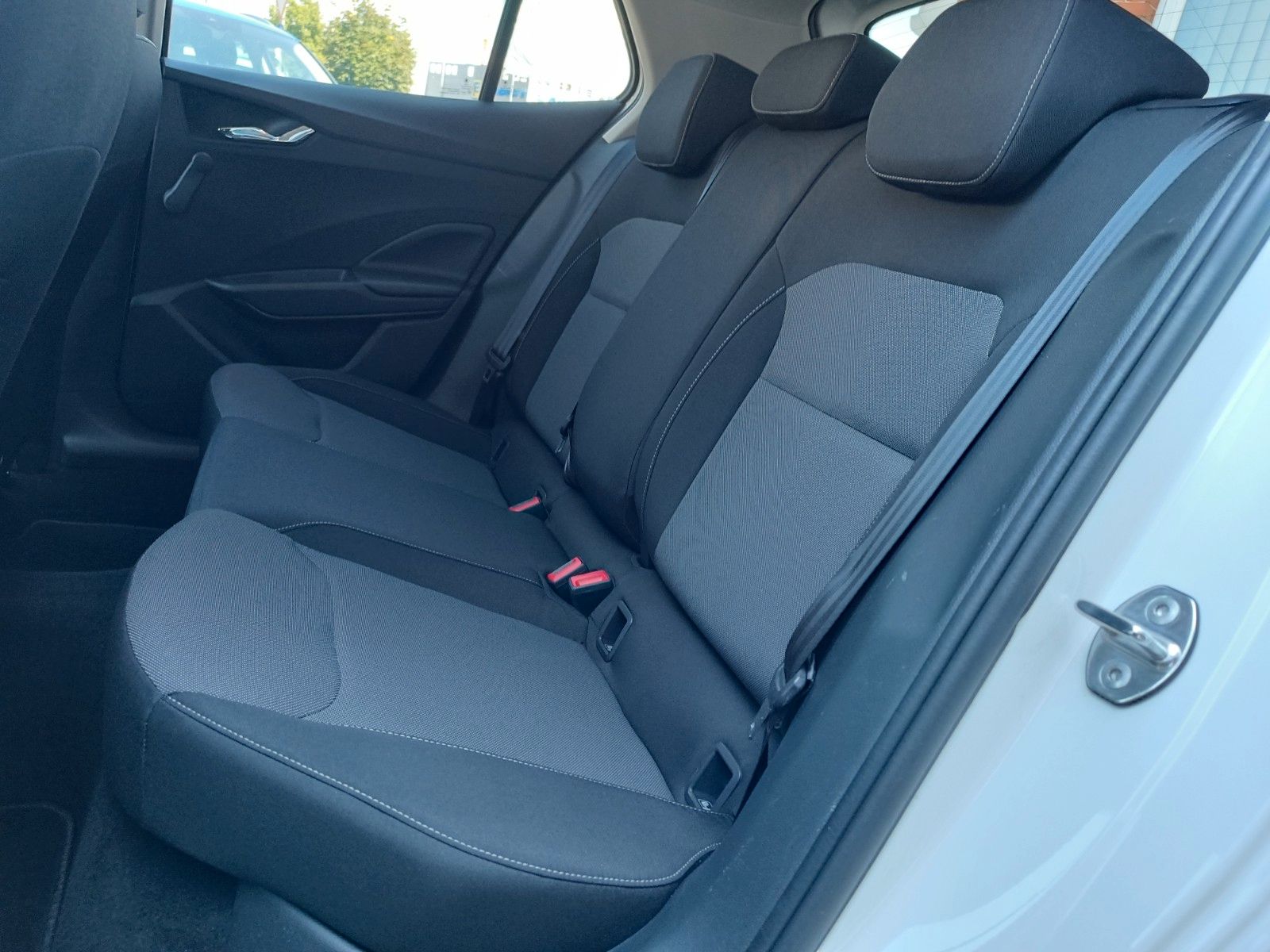 Fahrzeugabbildung SKODA Fabia Ambition 1,0 TSI 70 kW 5-Gang NAVI,SHZ,KAM