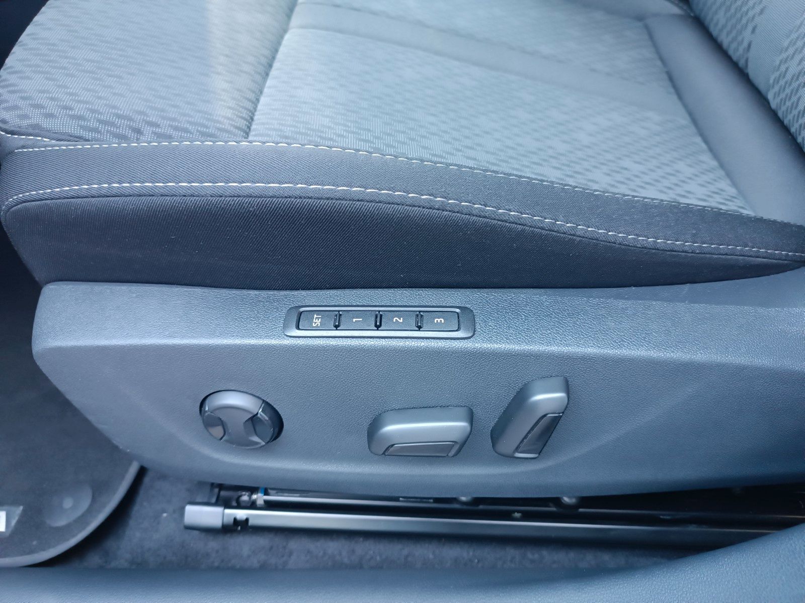 Fahrzeugabbildung SKODA Octavia Combi Style 1.5 TSI, DSG,NAVI CLIMA, SH