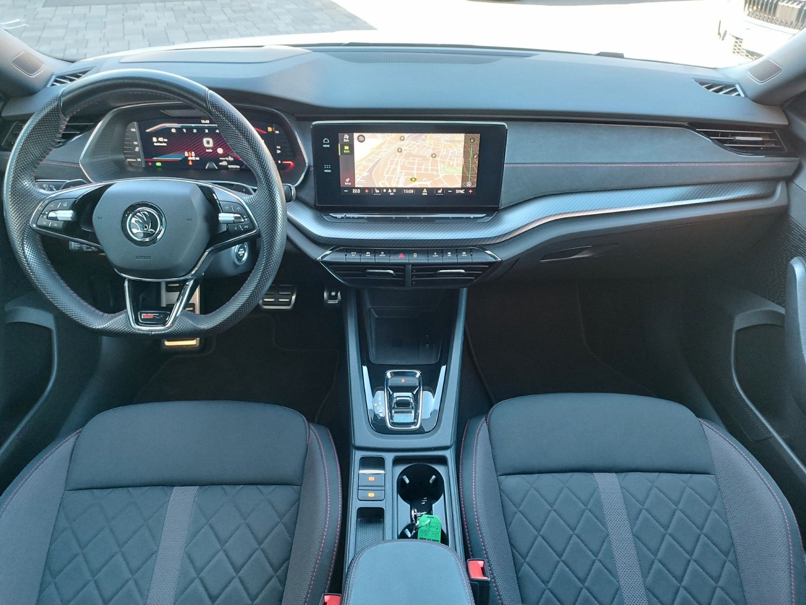 Fahrzeugabbildung SKODA Octavia Combi RS 2.0 TDI 147kW DSG ACC,