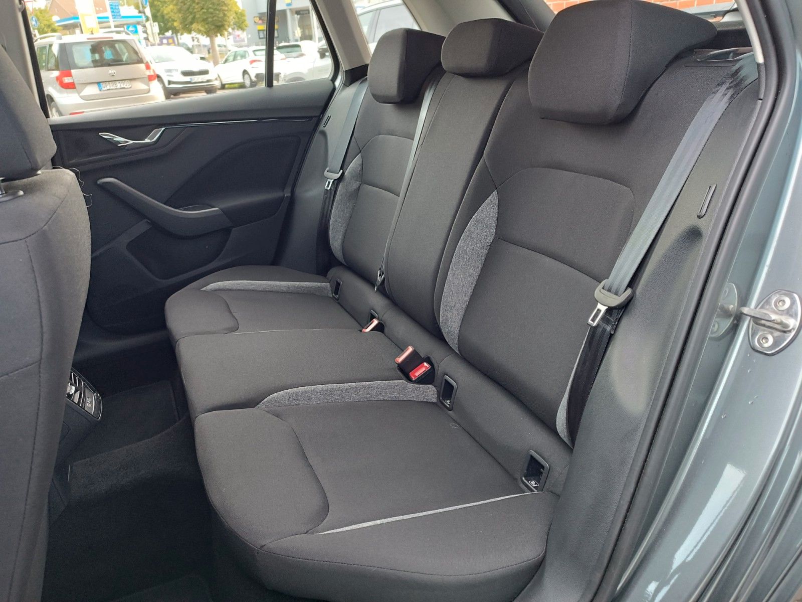 Fahrzeugabbildung SKODA Kamiq Essence 1.0 TSI 70kW SHZ, FSE, LED, PDC