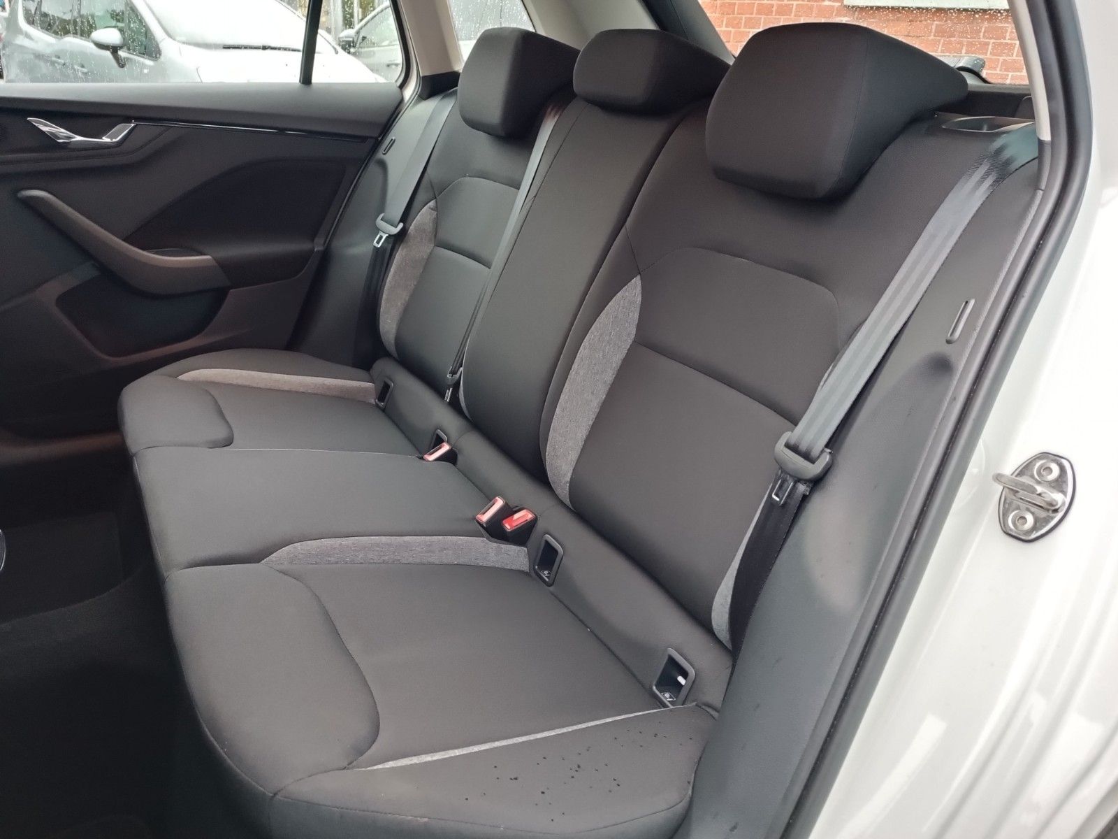 Fahrzeugabbildung SKODA Kamiq Essence 1.0 TSI 70kW SHZ, BLUETOOTH, LED