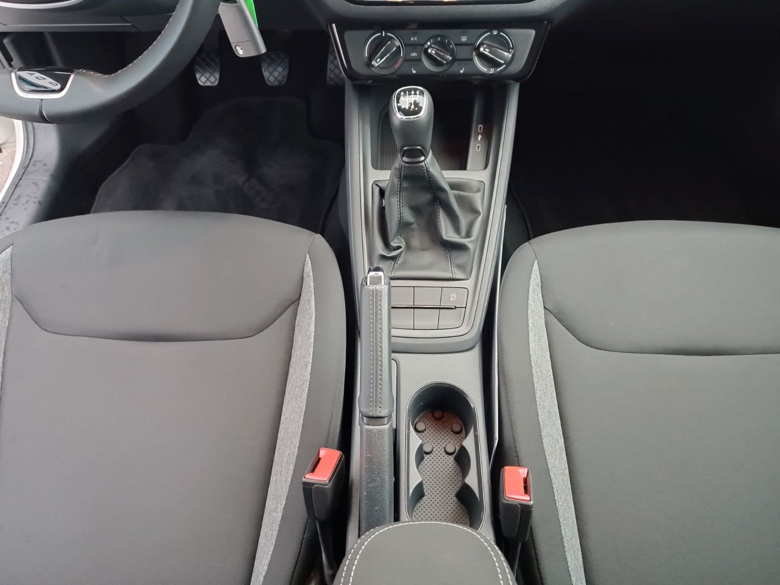 Fahrzeugabbildung SKODA Kamiq Essence 1.0 TSI 70kW SHZ, BLUETOOTH, LED