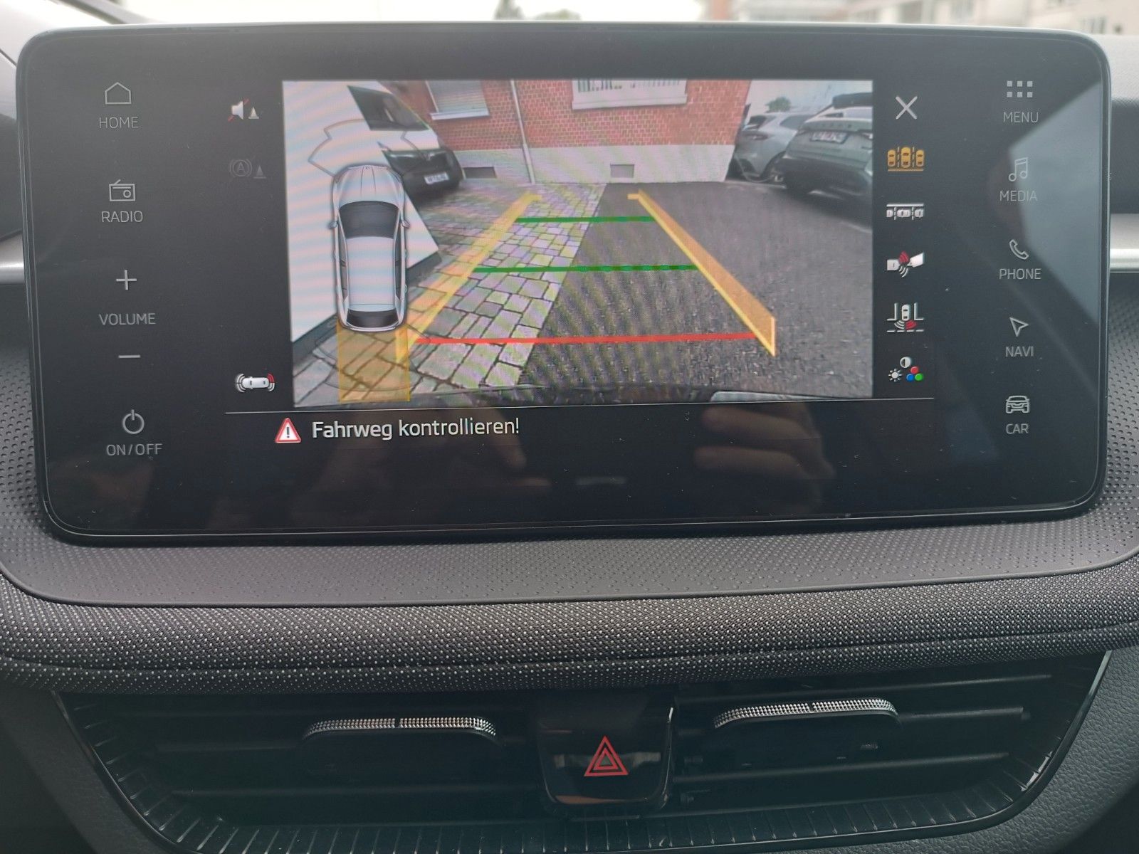 Fahrzeugabbildung SKODA Fabia Balance 1,0 TSI 85 kW DSG NAVI,LED,SHZ,KAM