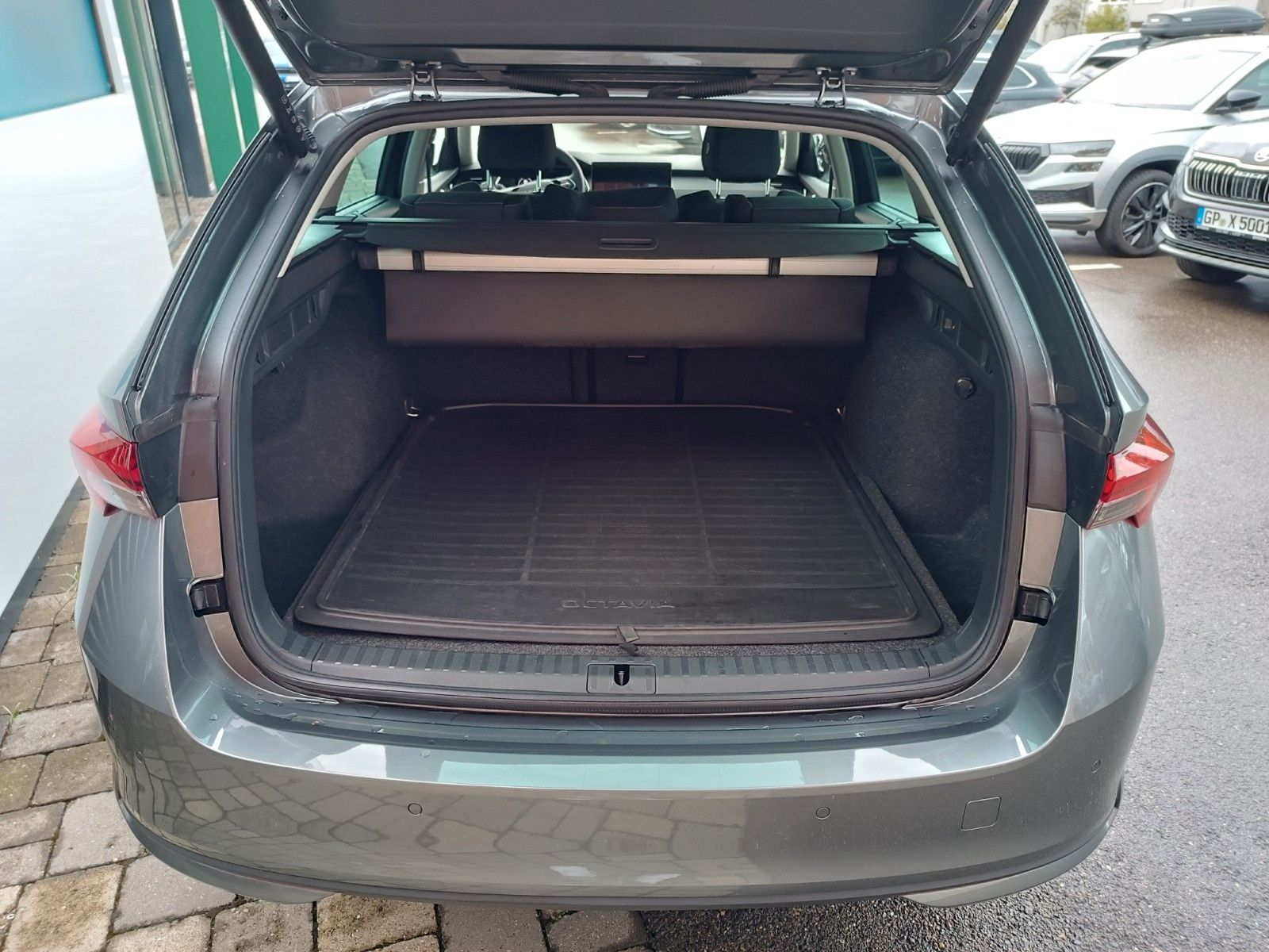 Fahrzeugabbildung SKODA Octavia Combi Selection 1,5 TSI mHEV 110 kW DSG