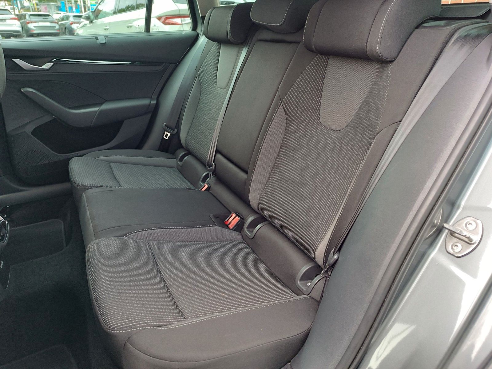 Fahrzeugabbildung SKODA Octavia Combi Selection 1,5 TSI mHEV 110 kW DSG