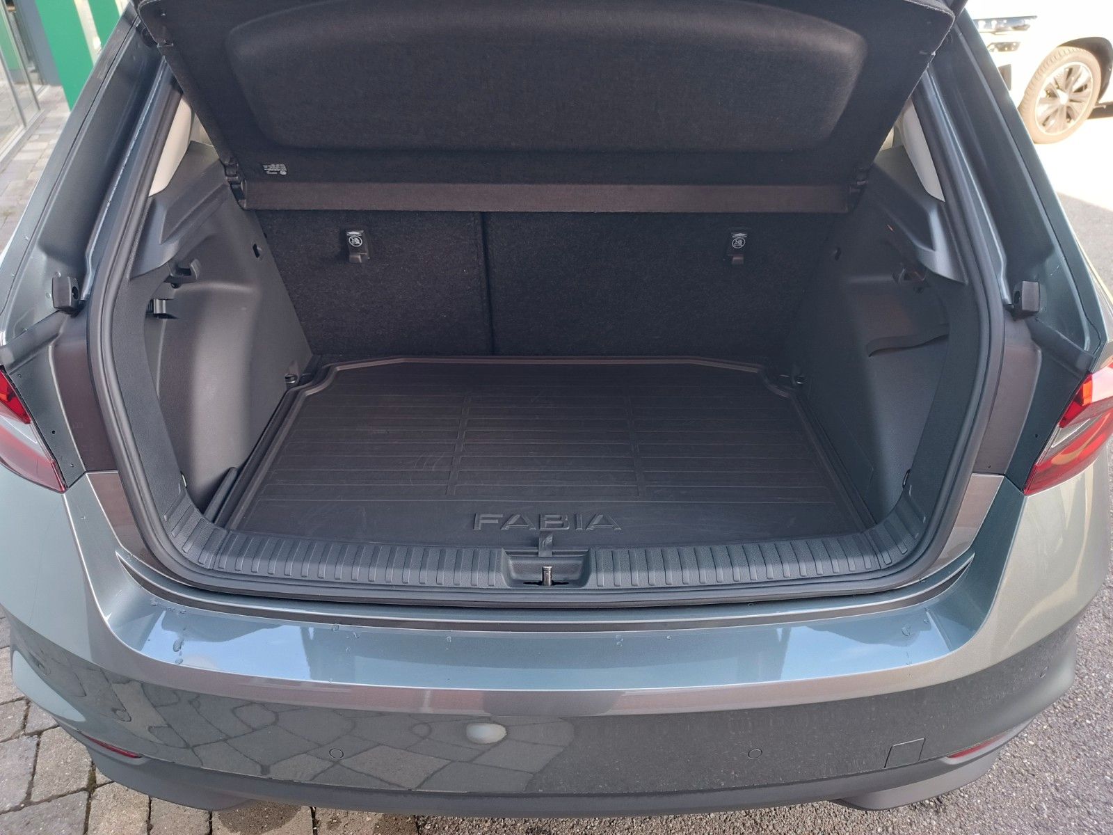 Fahrzeugabbildung SKODA Fabia Tour 1.0l TSI 85kW DSG LED,KAMERA,PDC,SHZ