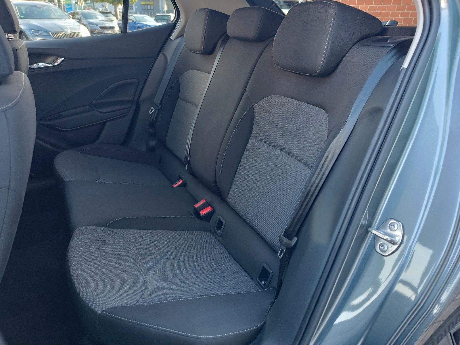 Fahrzeugabbildung SKODA Fabia Tour 1.0l TSI 85kW DSG LED,KAMERA,PDC,SHZ