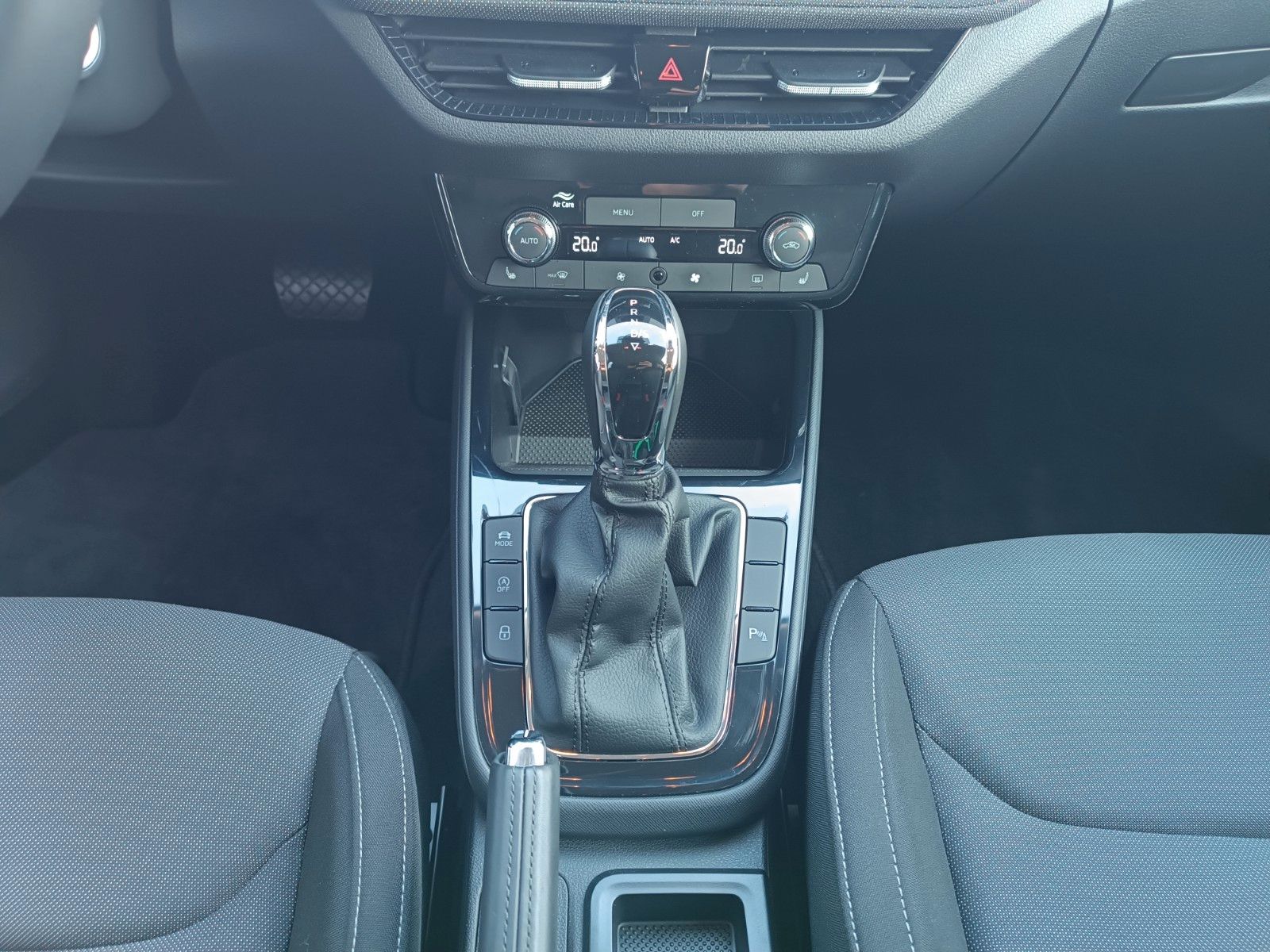 Fahrzeugabbildung SKODA Fabia Tour 1.0l TSI 85kW DSG LED,KAMERA,PDC,SHZ