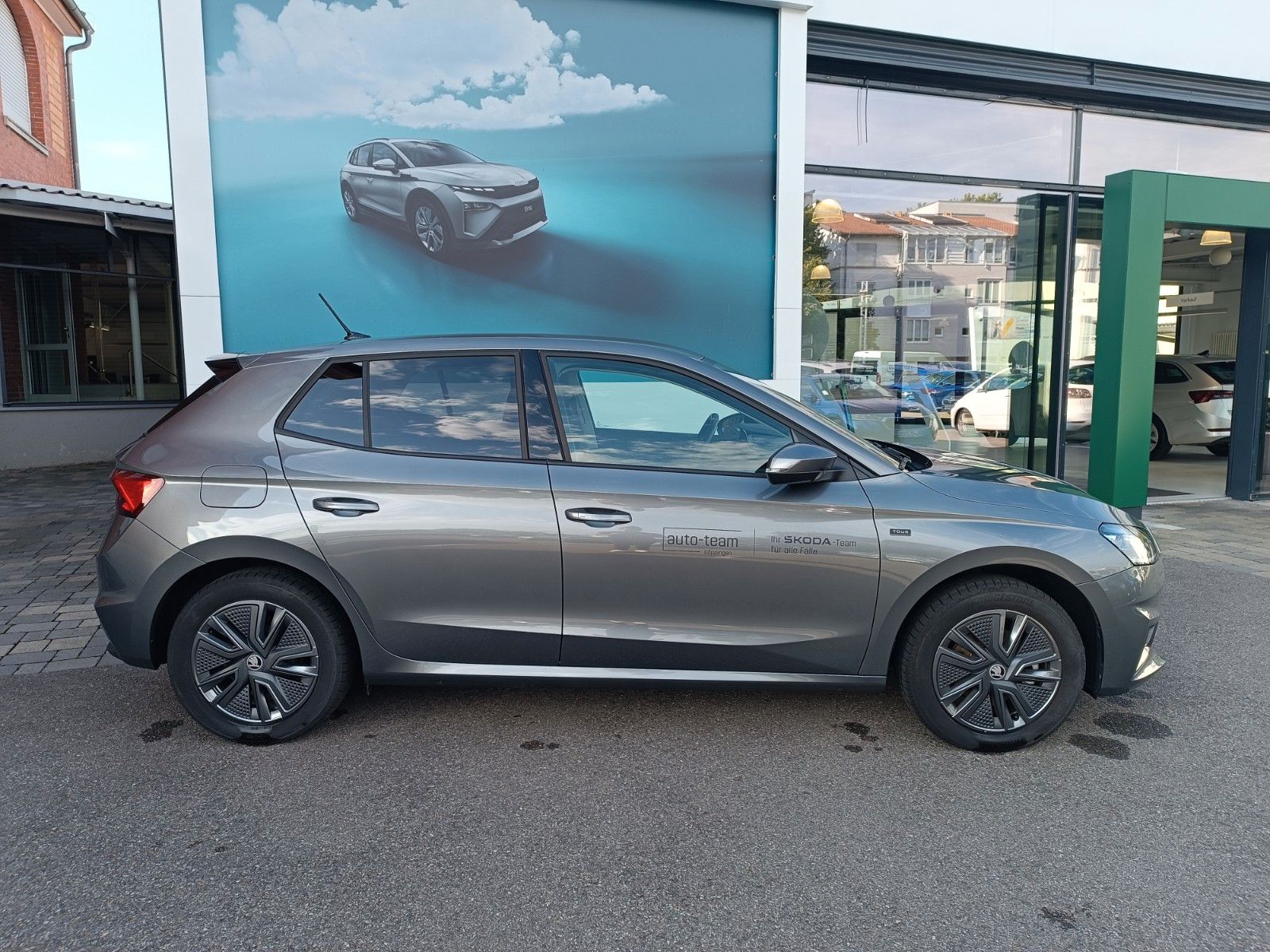 Fahrzeugabbildung SKODA Fabia Tour 1.0l TSI 85kW DSG LED,KAMERA,PDC,SHZ