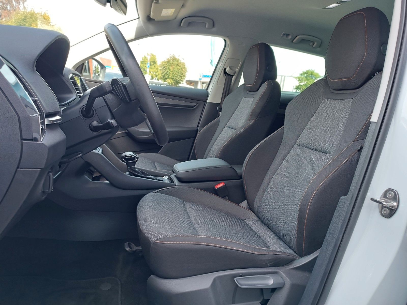 Fahrzeugabbildung SKODA Karoq Clever 2.0 TDI DSG 110kW 4x4 AHK, 360°