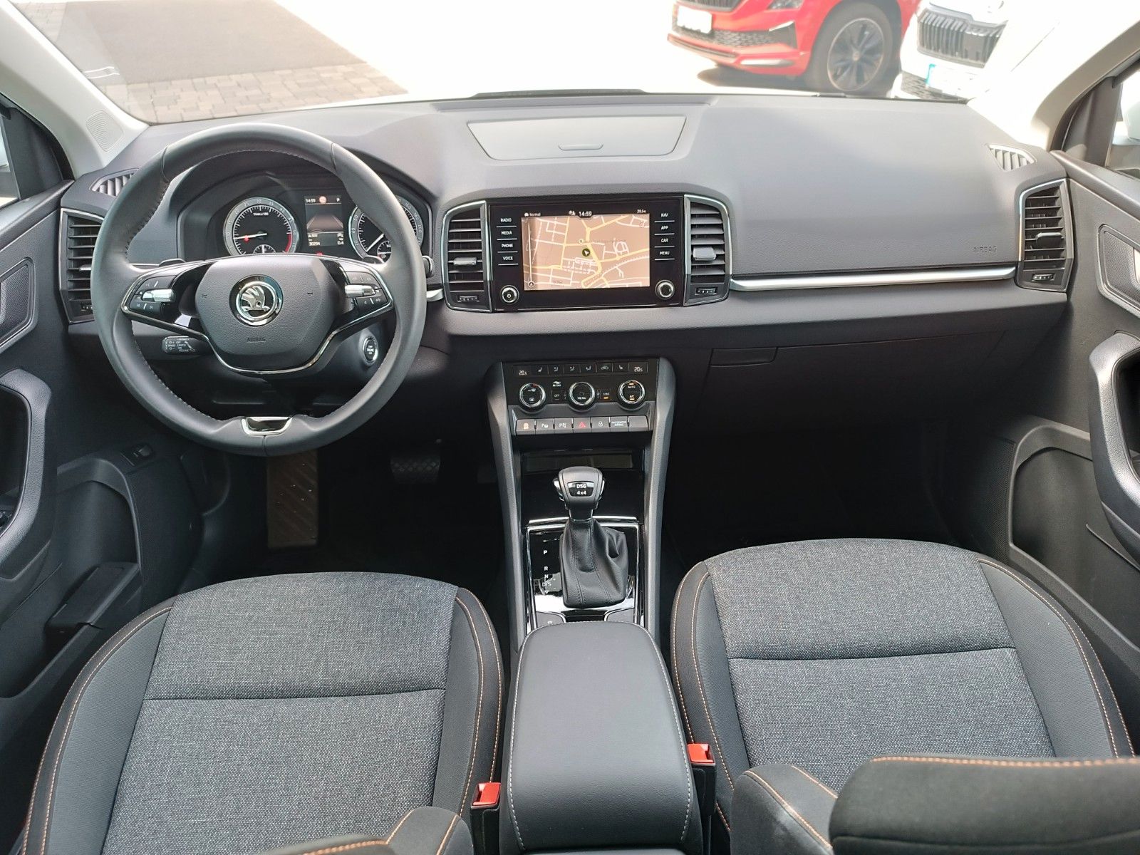 Fahrzeugabbildung SKODA Karoq Clever 2.0 TDI DSG 110kW 4x4 AHK, 360°