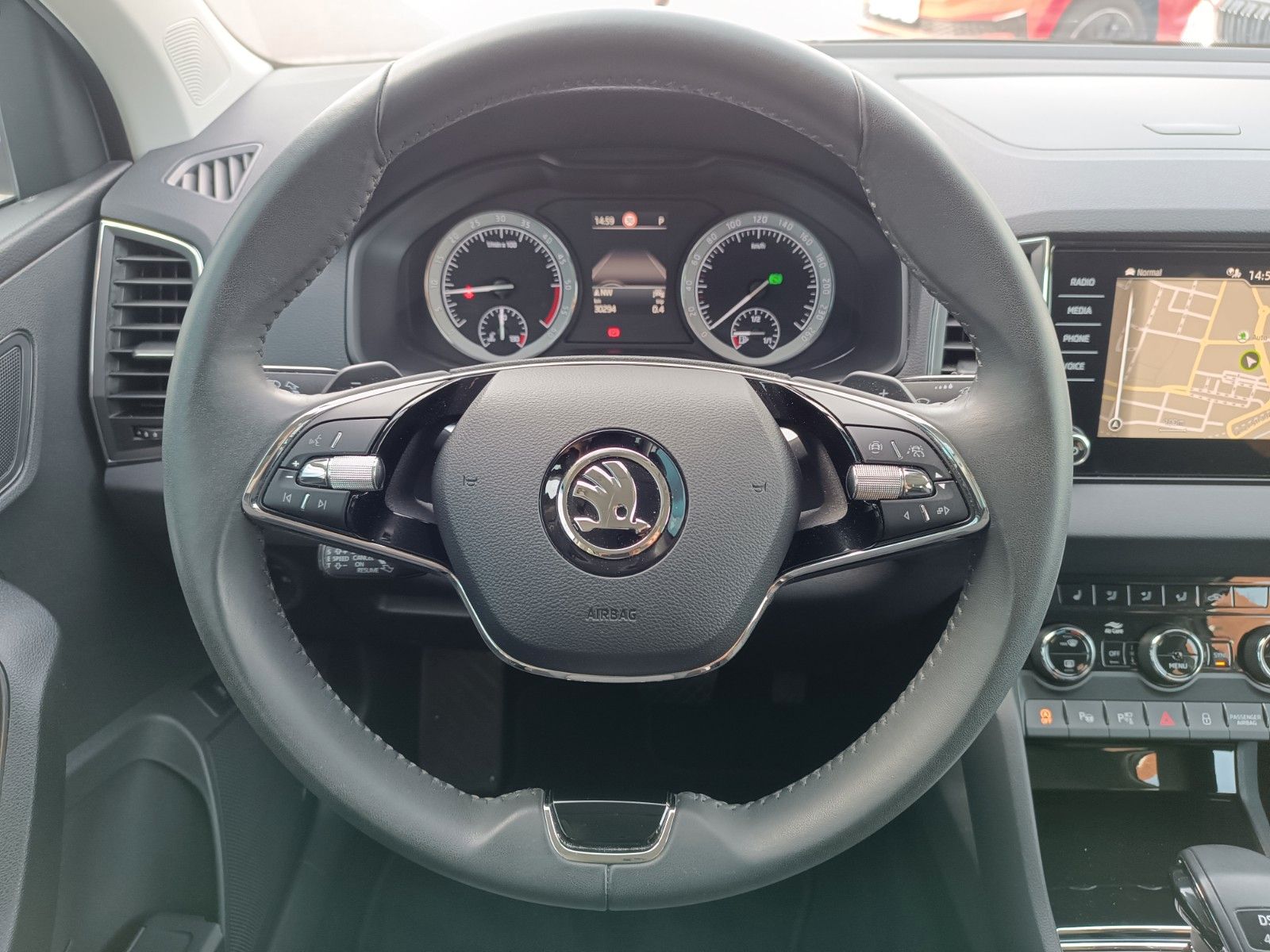 Fahrzeugabbildung SKODA Karoq Clever 2.0 TDI DSG 110kW 4x4 AHK, 360°