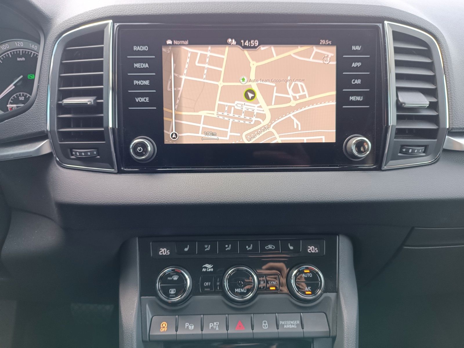 Fahrzeugabbildung SKODA Karoq Clever 2.0 TDI DSG 110kW 4x4 AHK, 360°