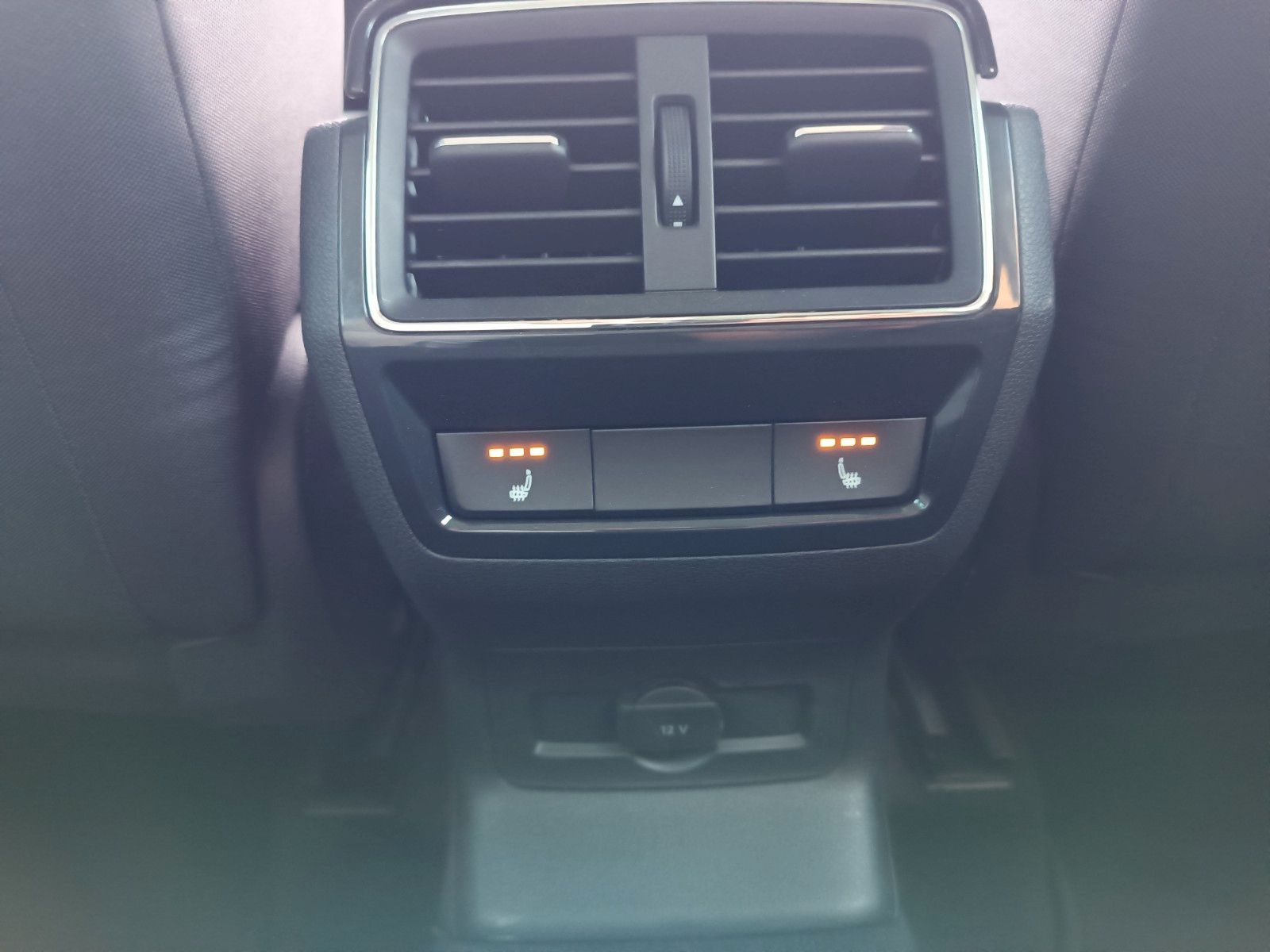 Fahrzeugabbildung SKODA Karoq Clever 2.0 TDI DSG 110kW 4x4 AHK, 360°