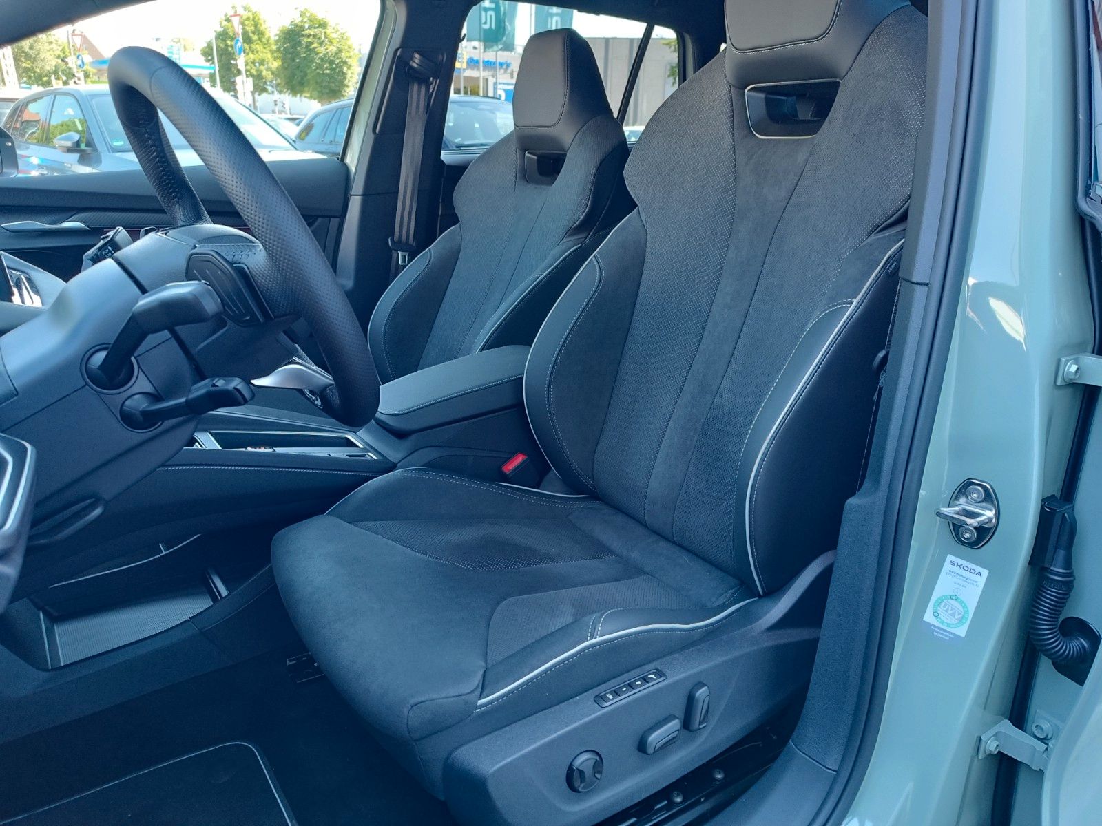 Fahrzeugabbildung SKODA Elroq Sportline 140kW MJ 2027 CANTON,HEAD-UP