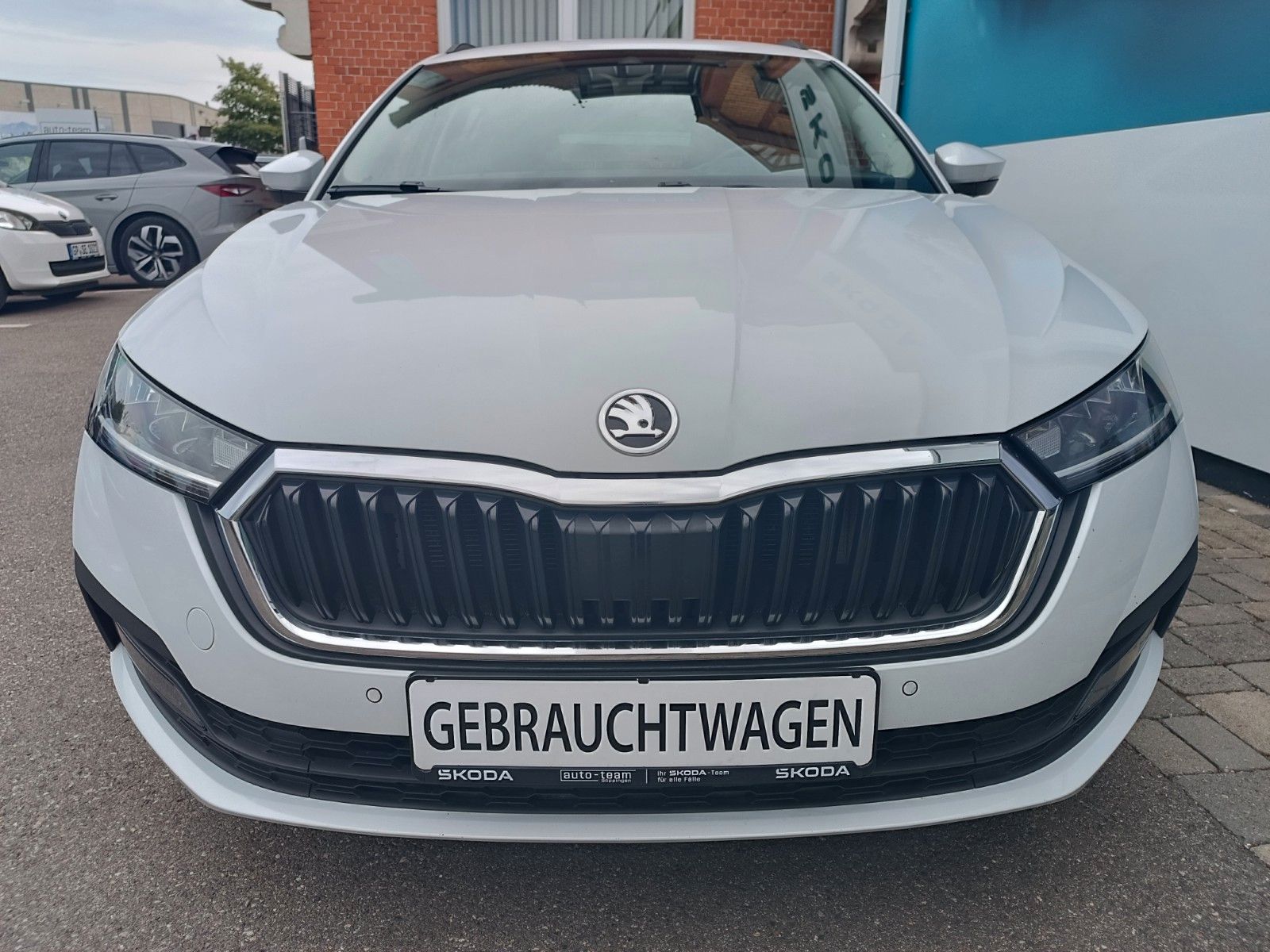 Fahrzeugabbildung SKODA Octavia Combi Tour 2.0 TDI DSG 110kW Standheiz.