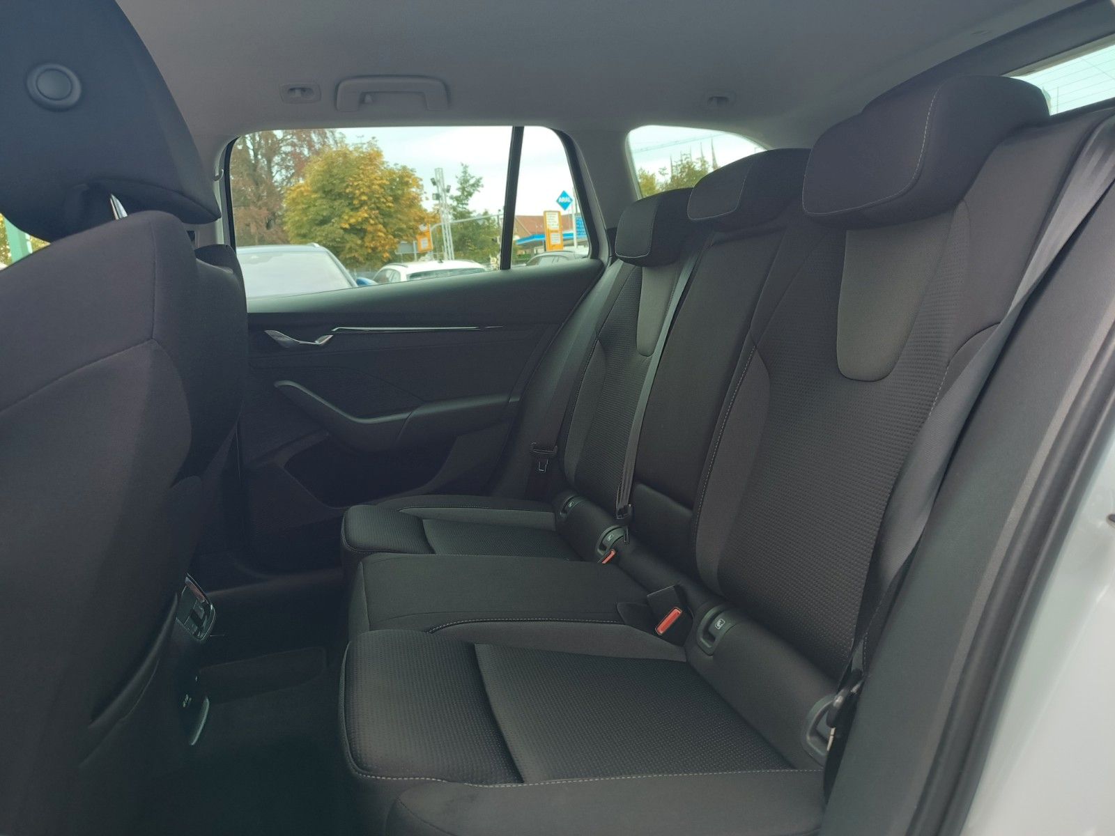 Fahrzeugabbildung SKODA Octavia Combi Tour 2.0 TDI DSG 110kW Standheiz.