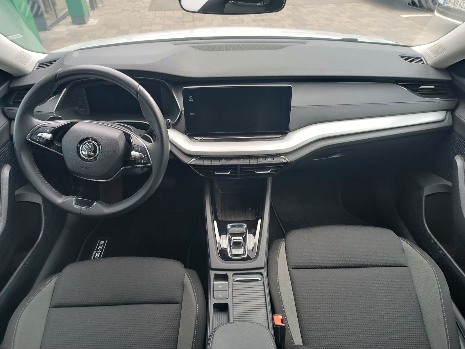Fahrzeugabbildung SKODA Octavia Combi Tour 2.0 TDI DSG 110kW Standheiz.