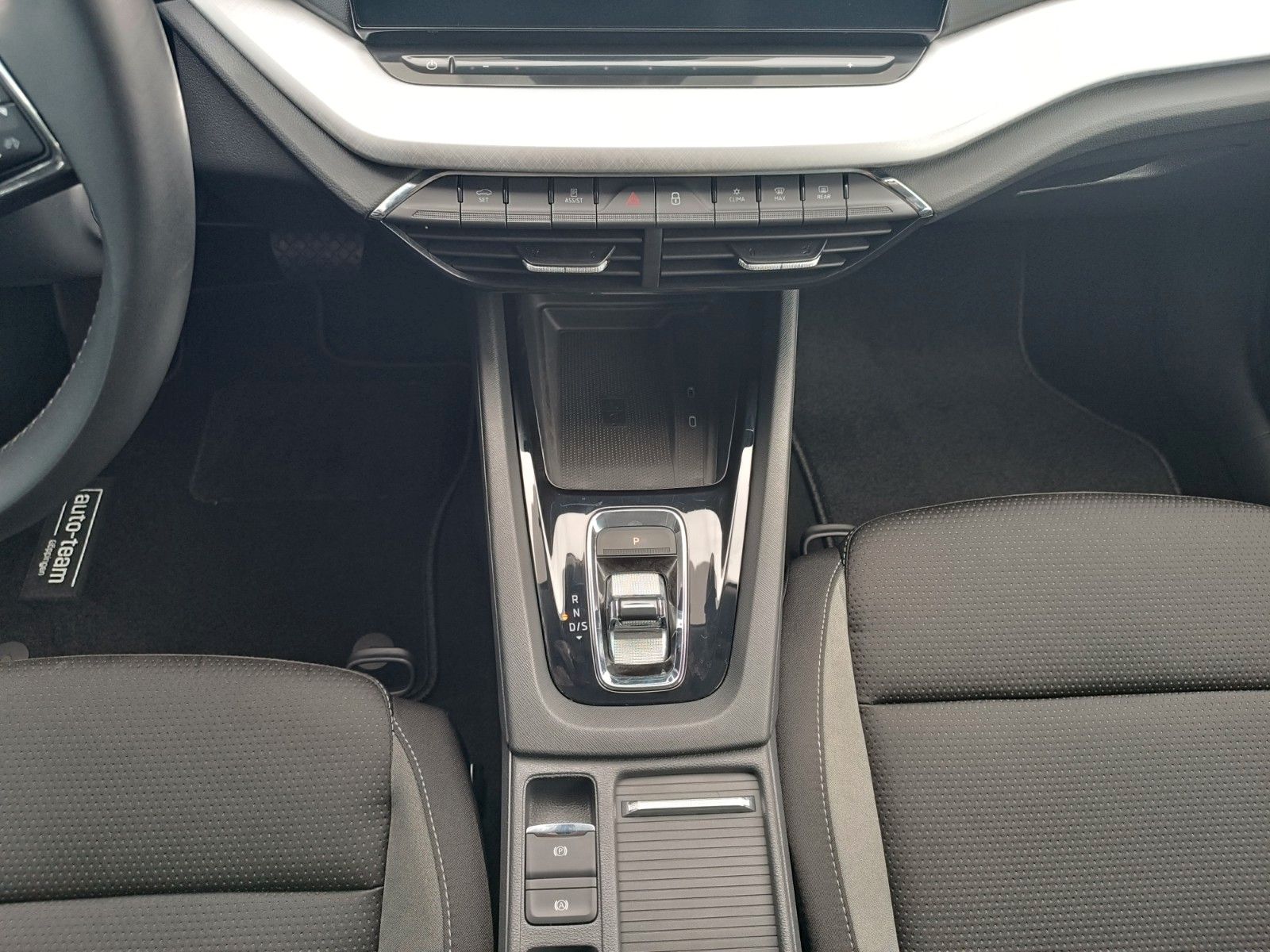 Fahrzeugabbildung SKODA Octavia Combi Tour 2.0 TDI DSG 110kW Standheiz.