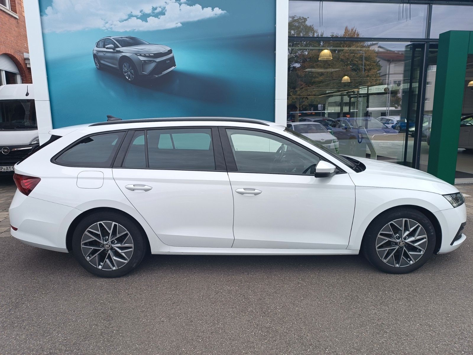 Fahrzeugabbildung SKODA Octavia Combi Tour 2.0 TDI DSG 110kW Standheiz.