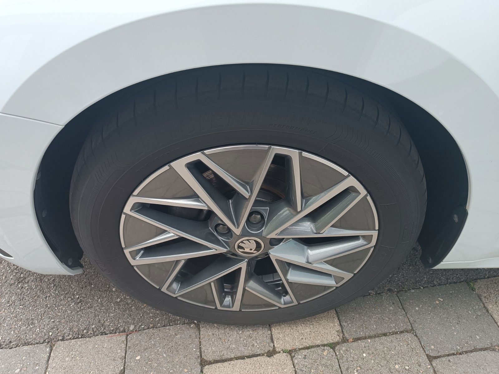 Fahrzeugabbildung SKODA Octavia Combi Tour 2.0 TDI DSG 110kW Standheiz.