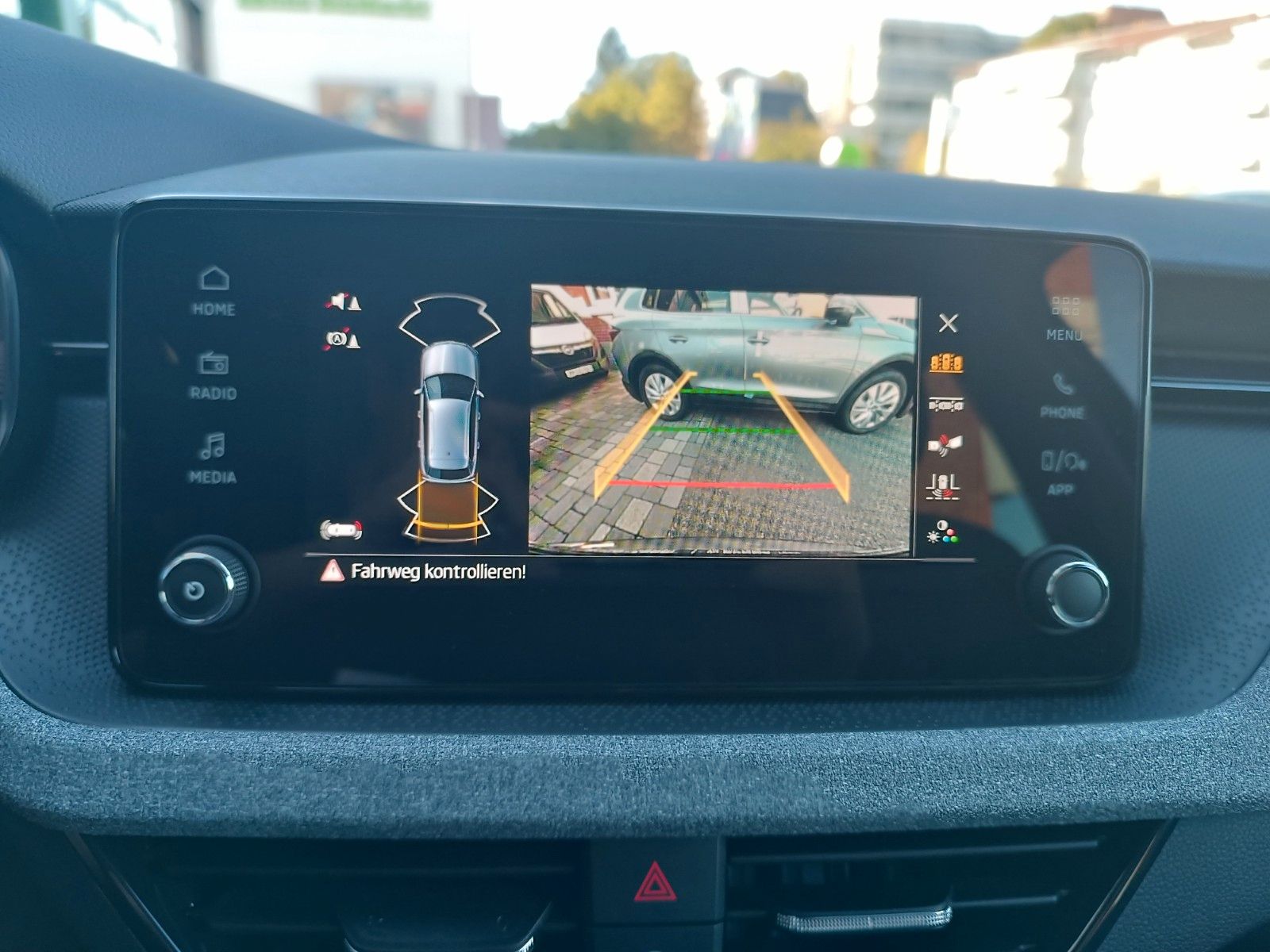 Fahrzeugabbildung SKODA Kamiq Balance 1,0 TSI 85 kW DSG AHK,ACC,LED,SHZ