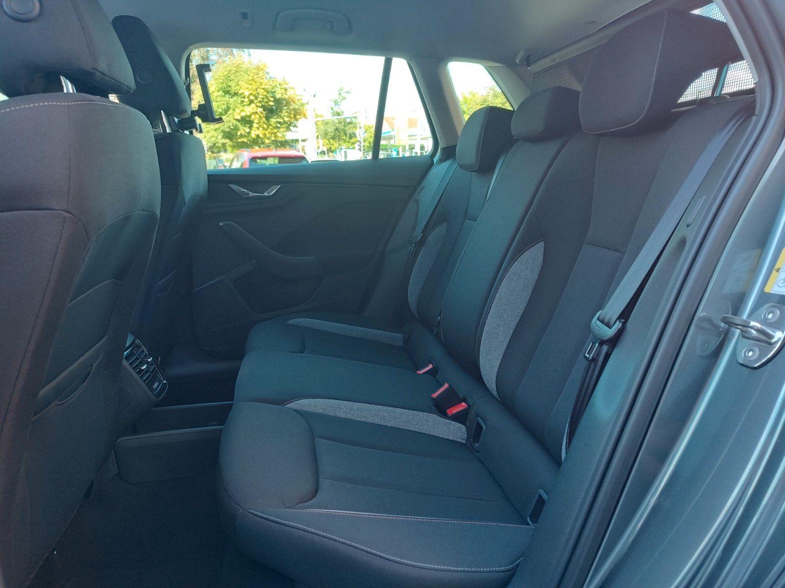 Fahrzeugabbildung SKODA Kamiq Balance 1,0 TSI 85 kW DSG AHK,ACC,LED,SHZ