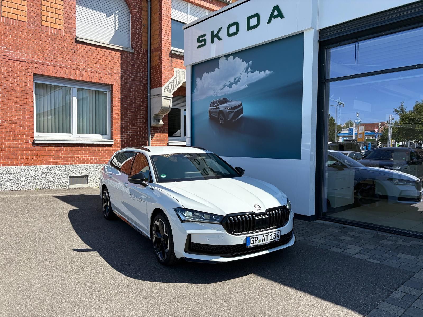 Fahrzeugabbildung SKODA Superb Combi Sportline 1.5 TSI iV AHK Headup