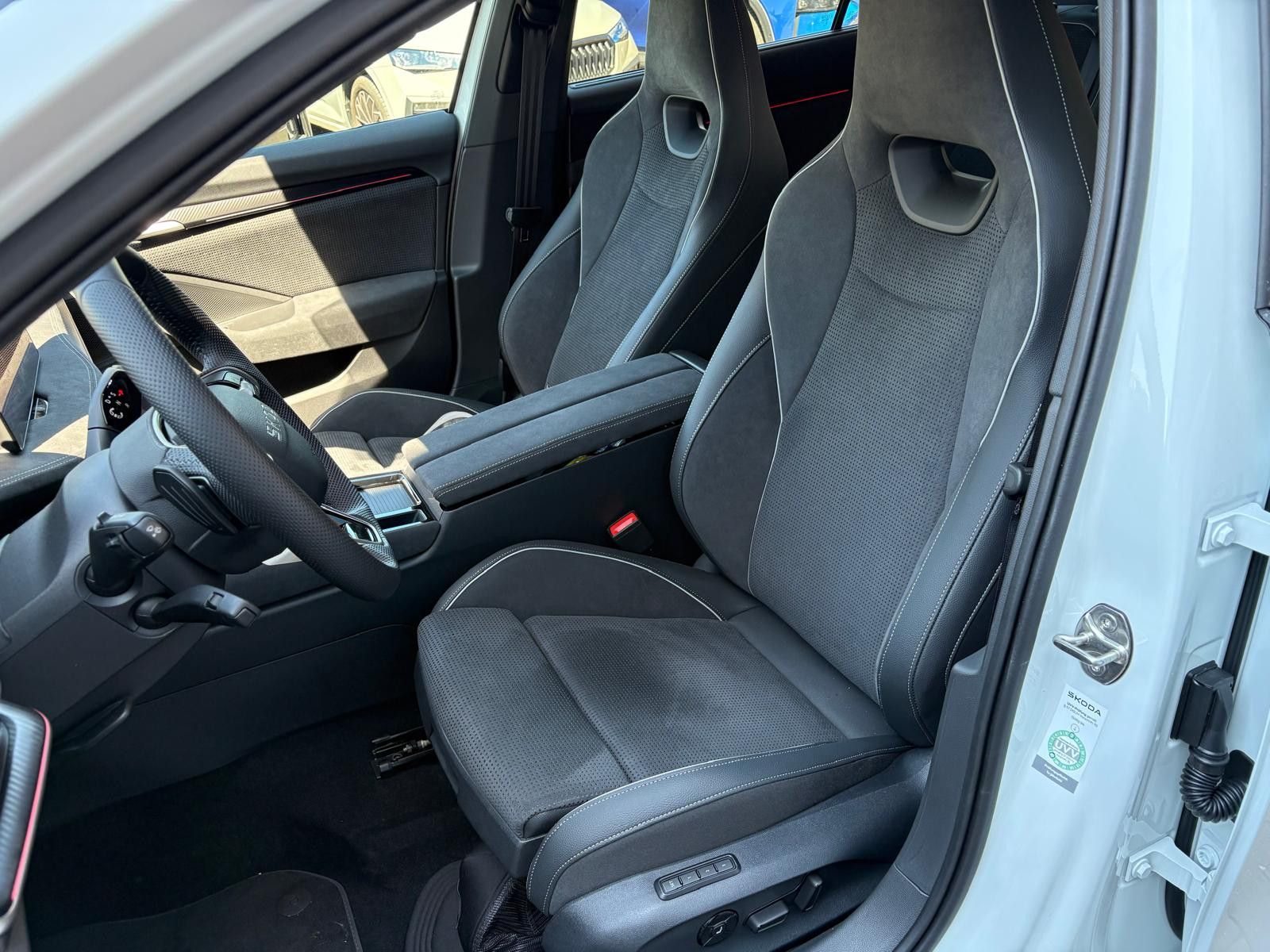 Fahrzeugabbildung SKODA Superb Combi Sportline 1.5 TSI iV AHK Headup