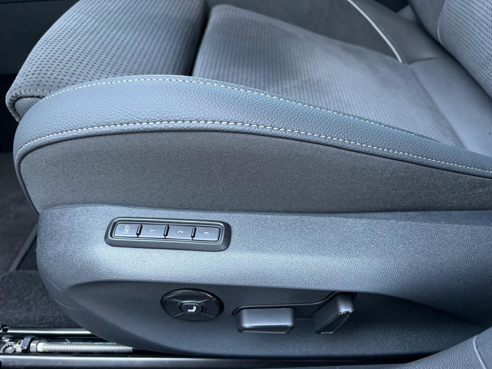 Fahrzeugabbildung SKODA Superb Combi Sportline 1.5 TSI iV AHK Headup