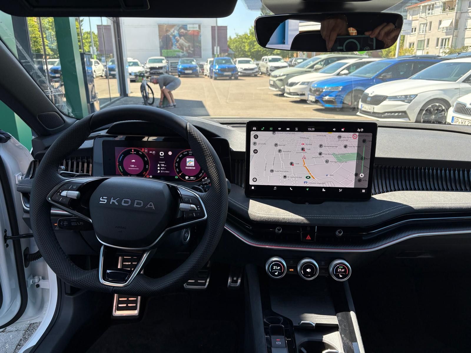 Fahrzeugabbildung SKODA Superb Combi Sportline 1.5 TSI iV AHK Headup