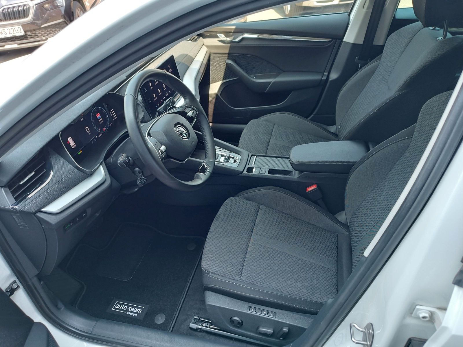 Fahrzeugabbildung SKODA Octavia Combi Style 2.0 TDI DSG NAV, LED
