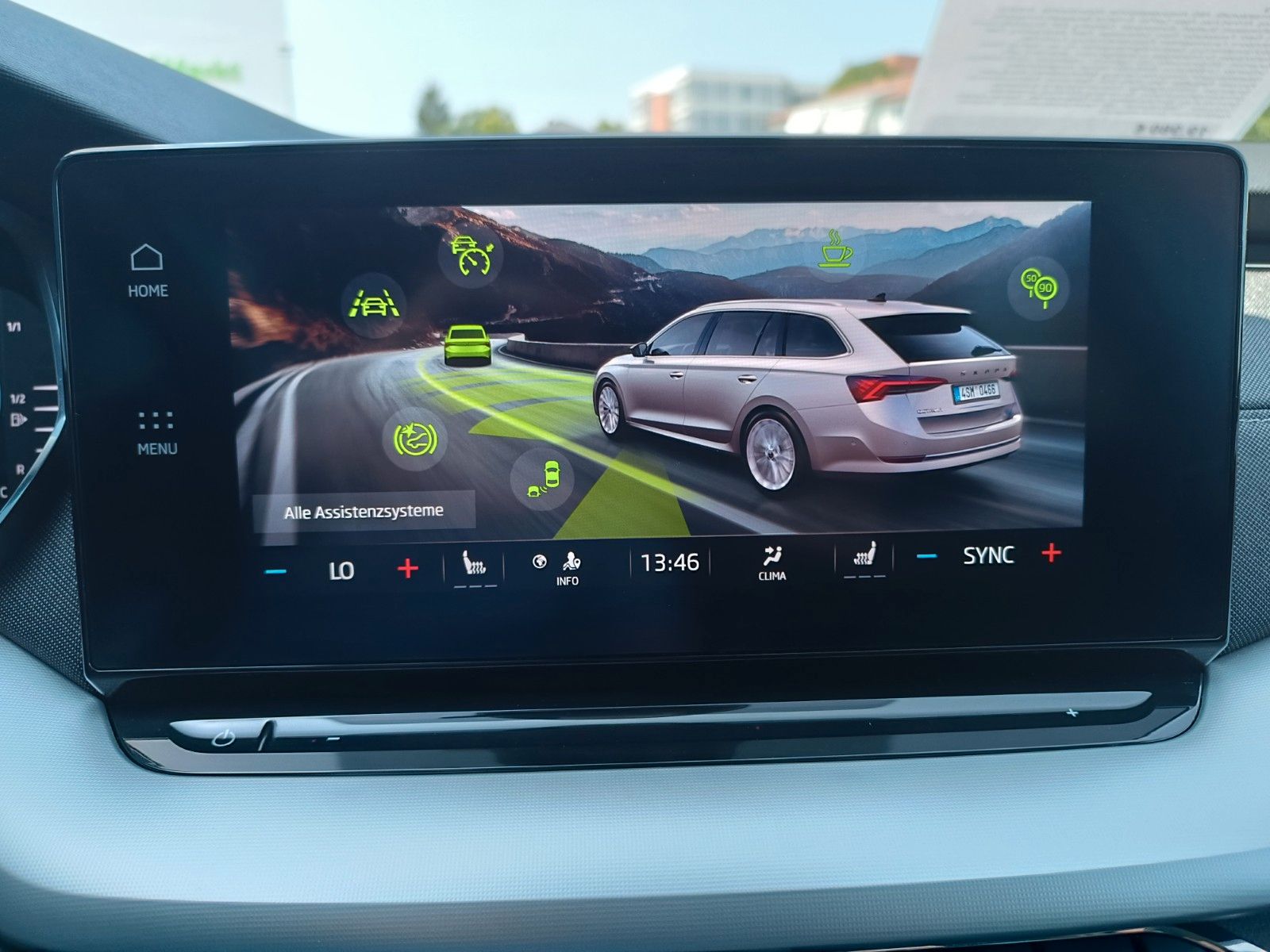 Fahrzeugabbildung SKODA Octavia Combi Style 2.0 TDI DSG NAV, LED