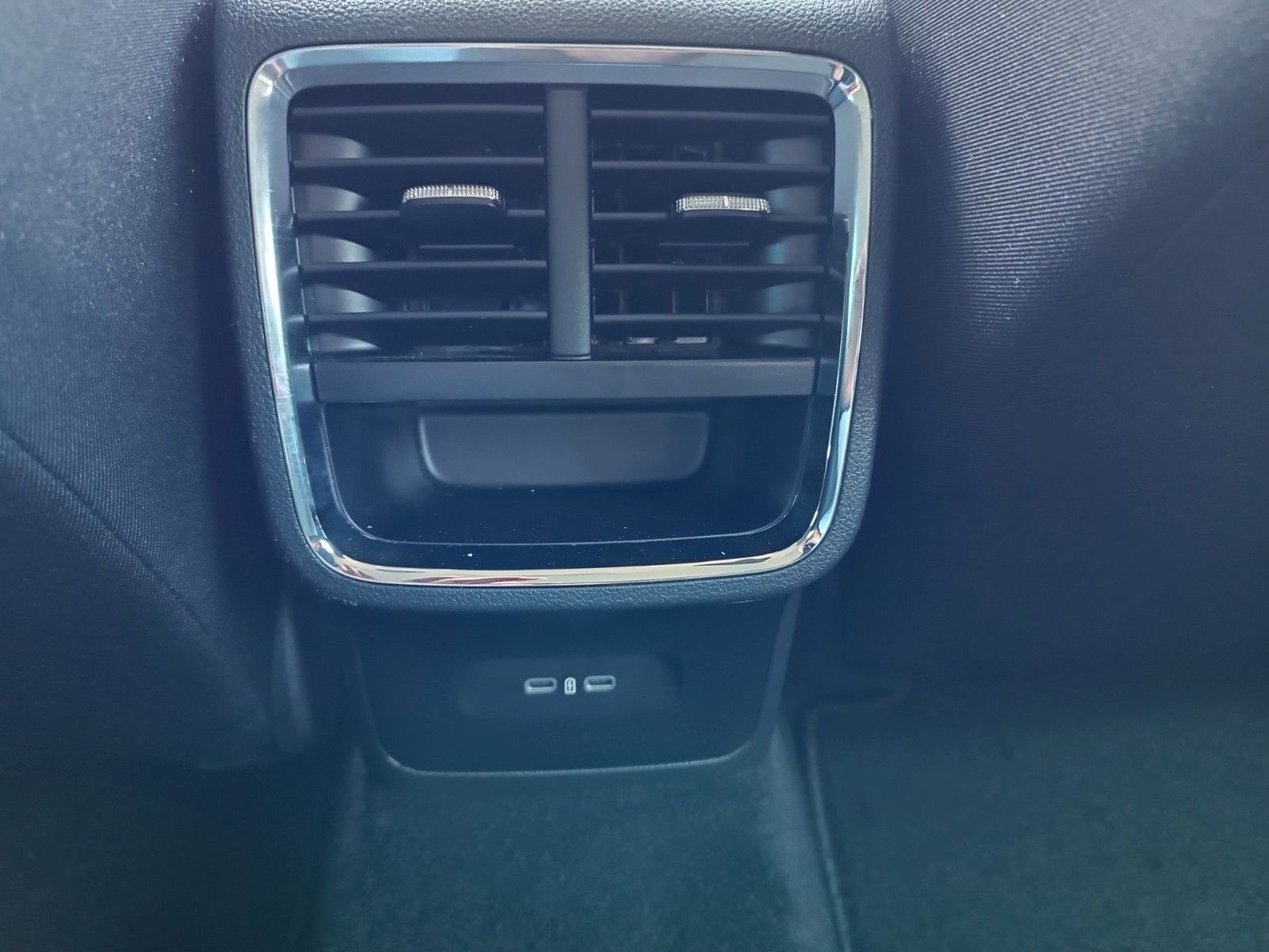 Fahrzeugabbildung SKODA Octavia Combi Style 2.0 TDI DSG NAV, LED