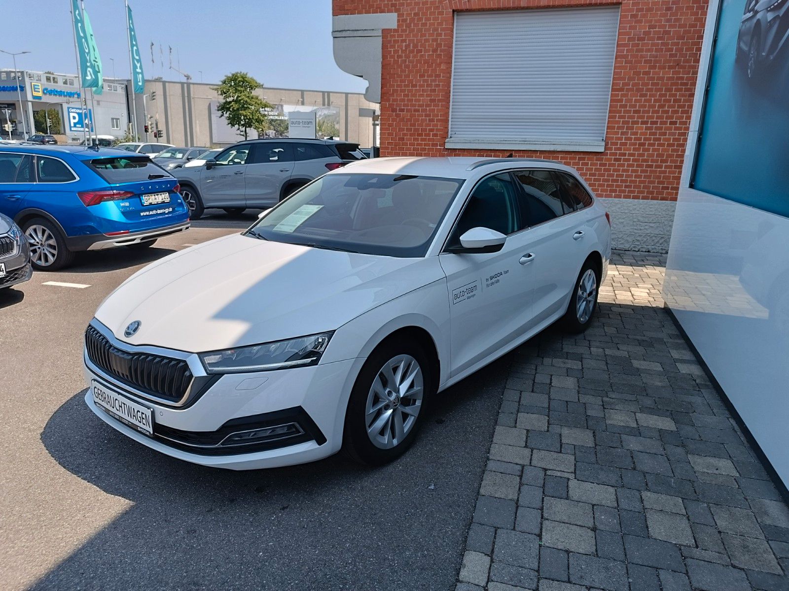 Fahrzeugabbildung SKODA Octavia Combi Style 2.0 TDI DSG NAV, LED