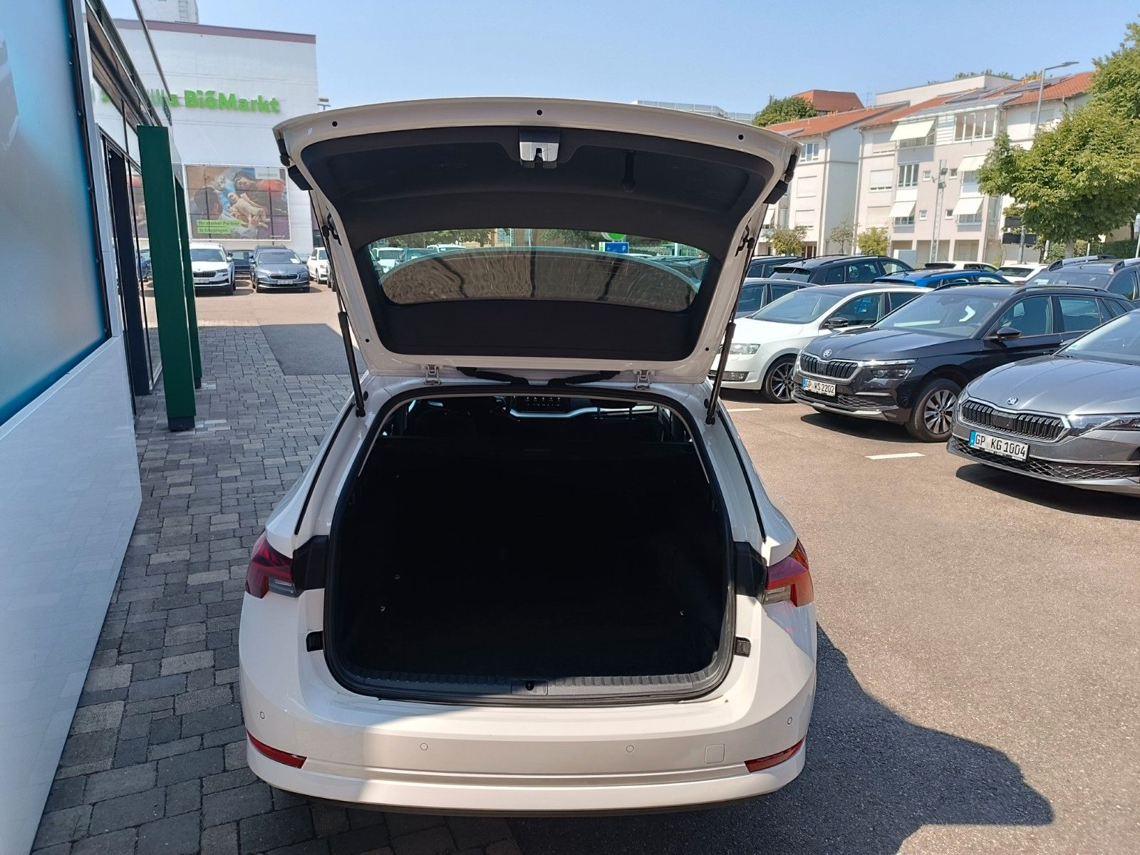 Fahrzeugabbildung SKODA Octavia Combi Style 2.0 TDI DSG NAV, LED