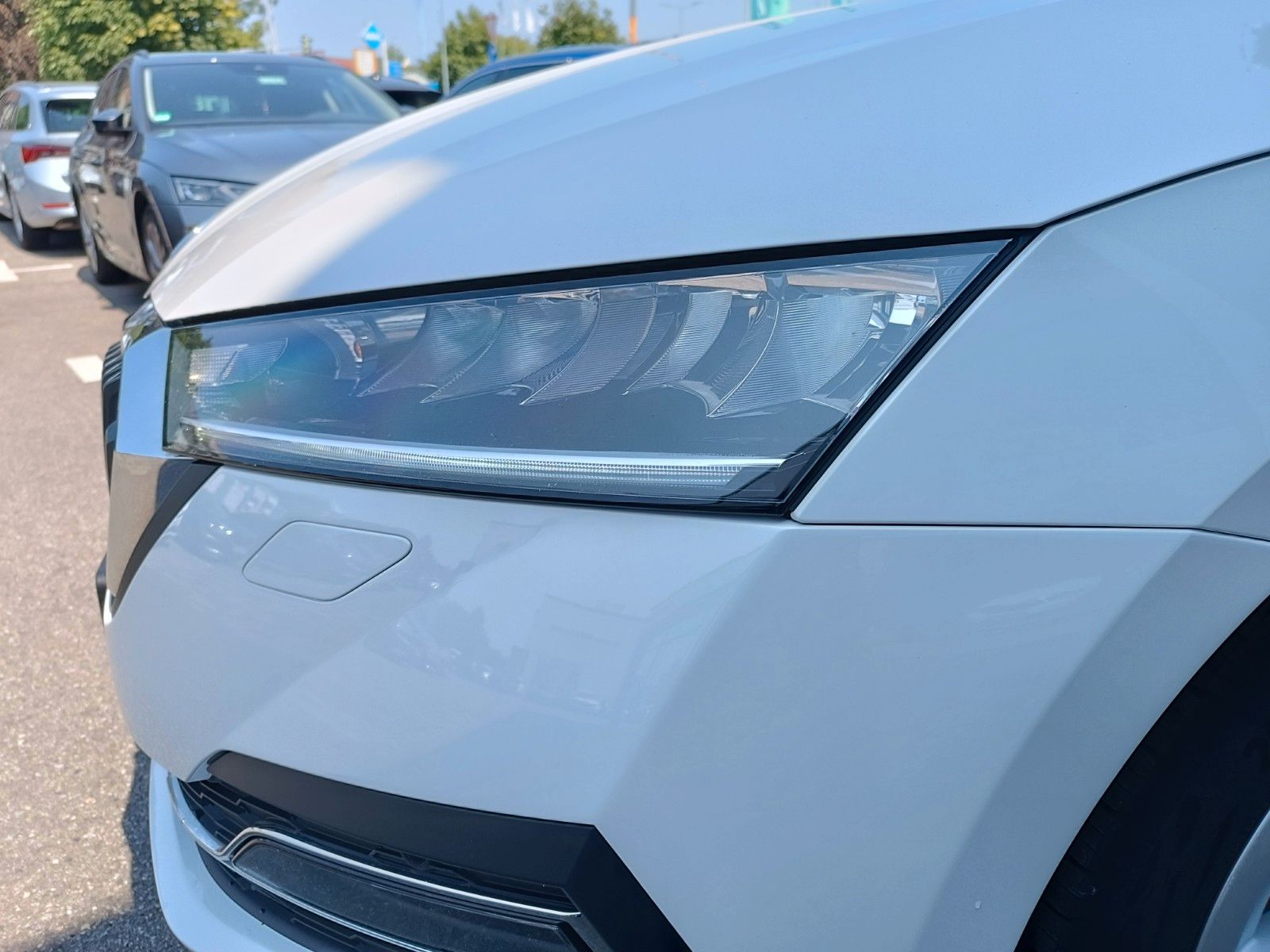 Fahrzeugabbildung SKODA Octavia Combi Style 2.0 TDI DSG NAV, LED