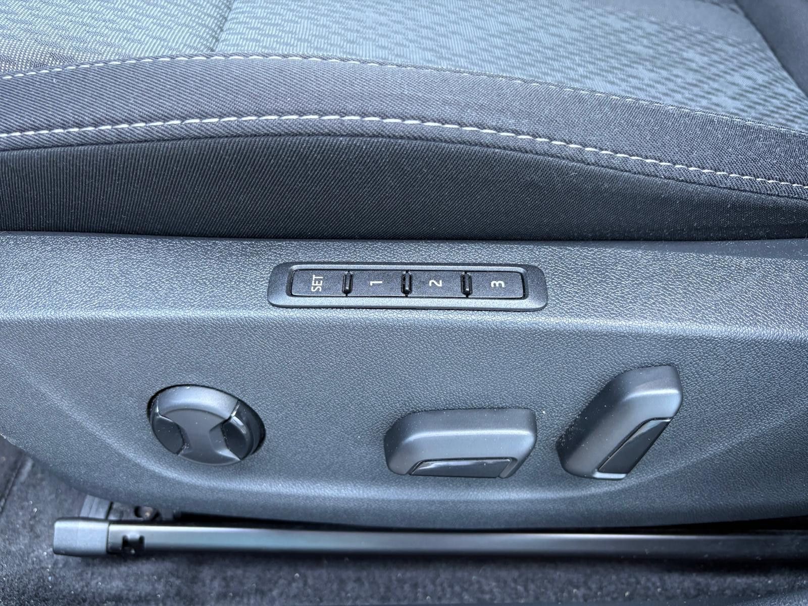 Fahrzeugabbildung SKODA Octavia Combi Style 2.0 TDI DSG AHK NAV ACC