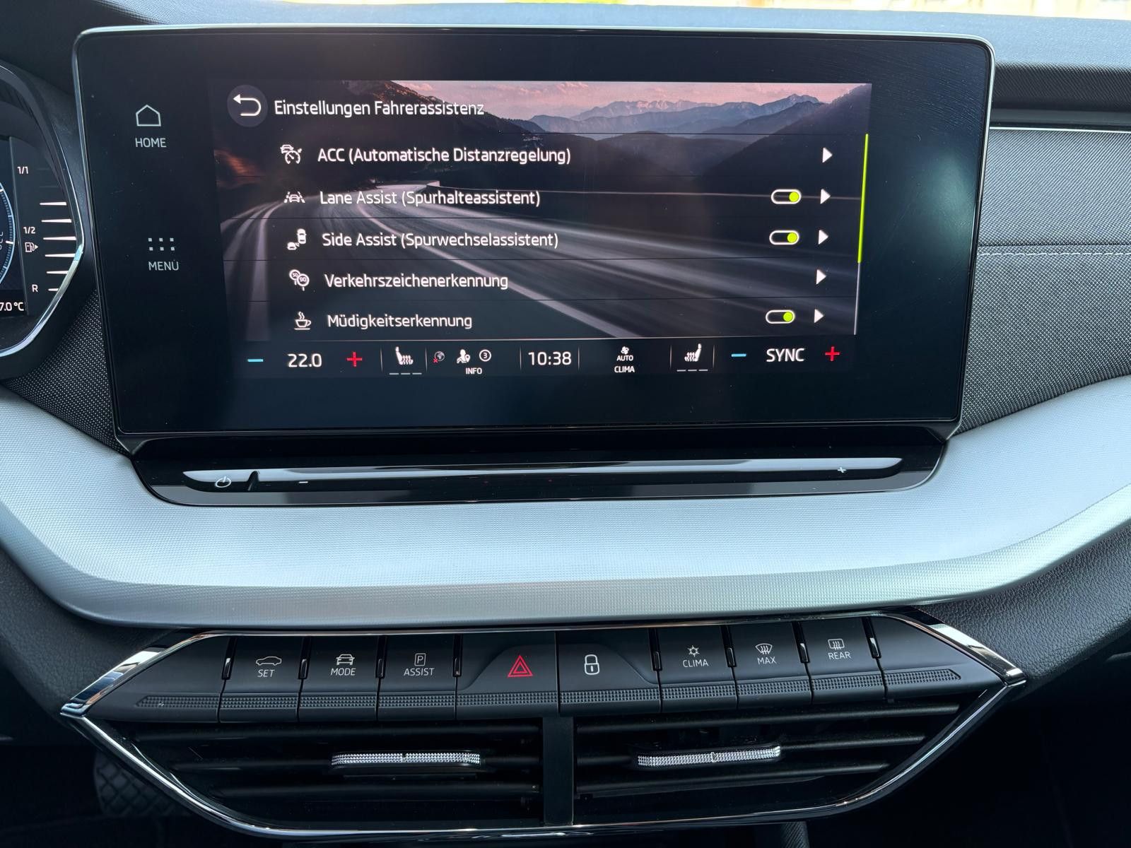 Fahrzeugabbildung SKODA Octavia Combi Style 2.0 TDI DSG AHK NAV ACC