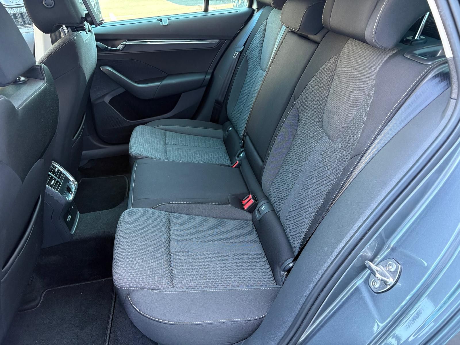 Fahrzeugabbildung SKODA Octavia Combi Style 2.0 TDI DSG AHK NAV ACC