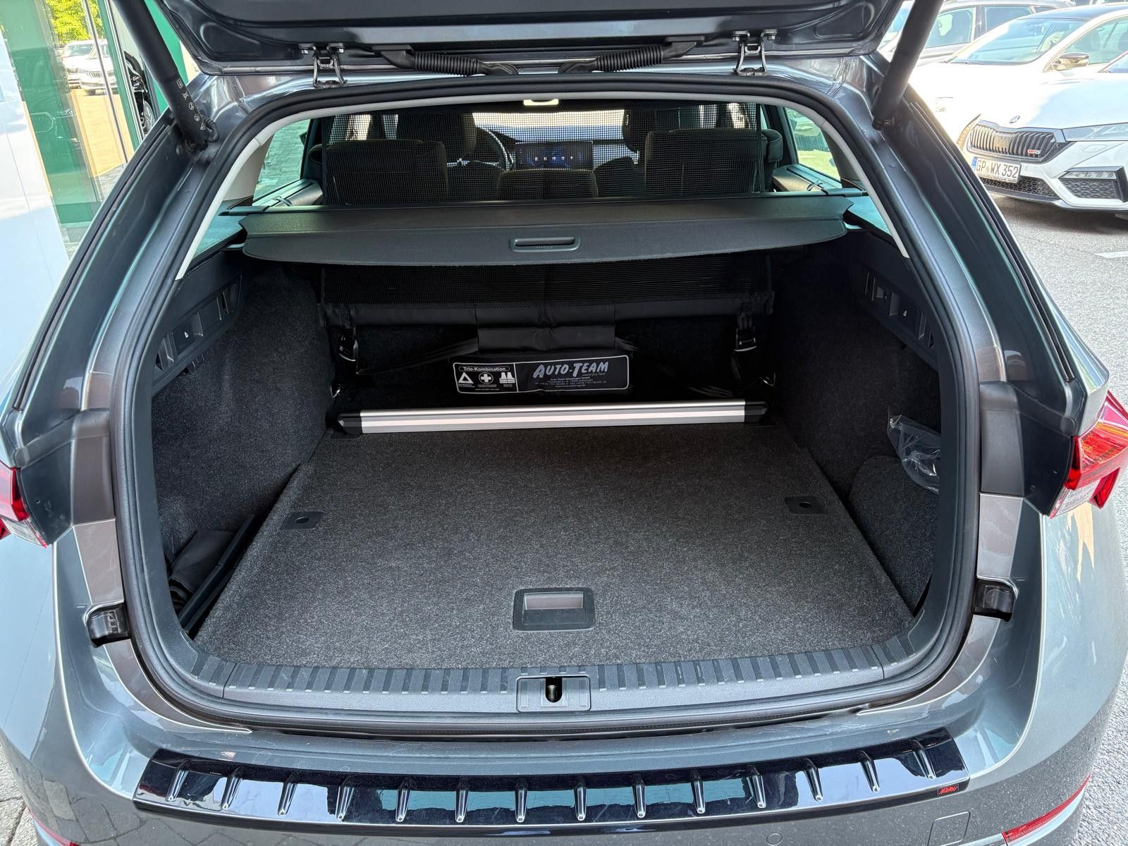Fahrzeugabbildung SKODA Octavia Combi Style 2.0 TDI DSG AHK NAV ACC