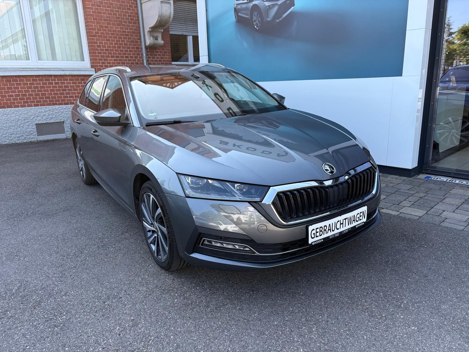 Fahrzeugabbildung SKODA Octavia Combi Style 2.0 TDI DSG AHK NAV ACC