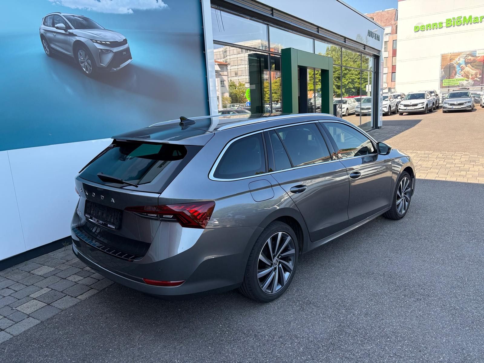 Fahrzeugabbildung SKODA Octavia Combi Style 2.0 TDI DSG AHK NAV ACC