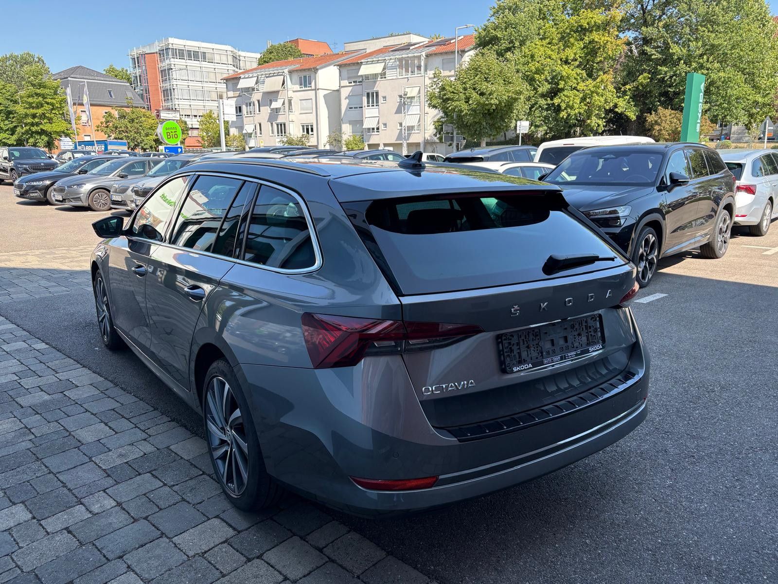 Fahrzeugabbildung SKODA Octavia Combi Style 2.0 TDI DSG AHK NAV ACC
