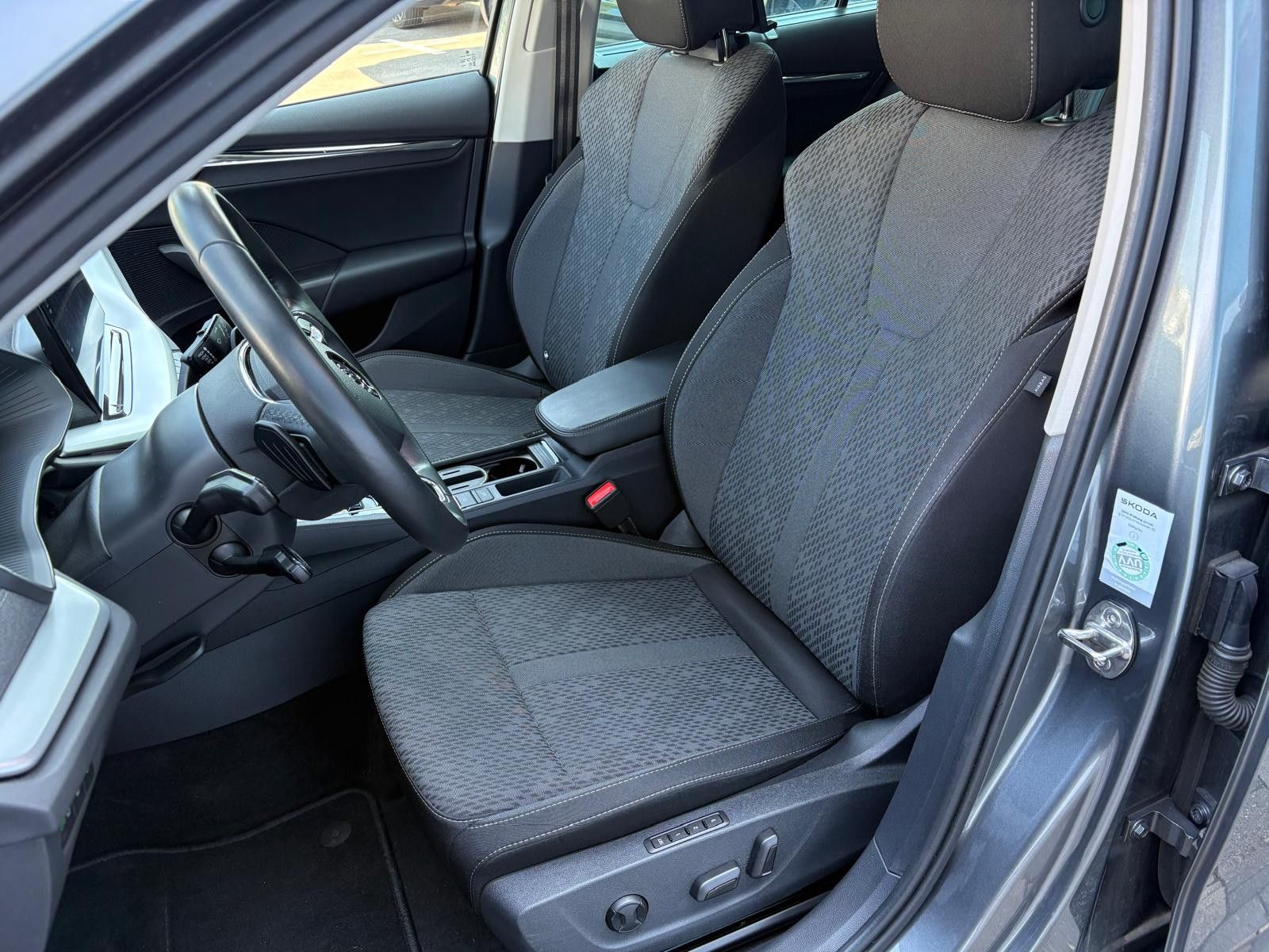 Fahrzeugabbildung SKODA Octavia Combi Style 2.0 TDI DSG AHK NAV ACC