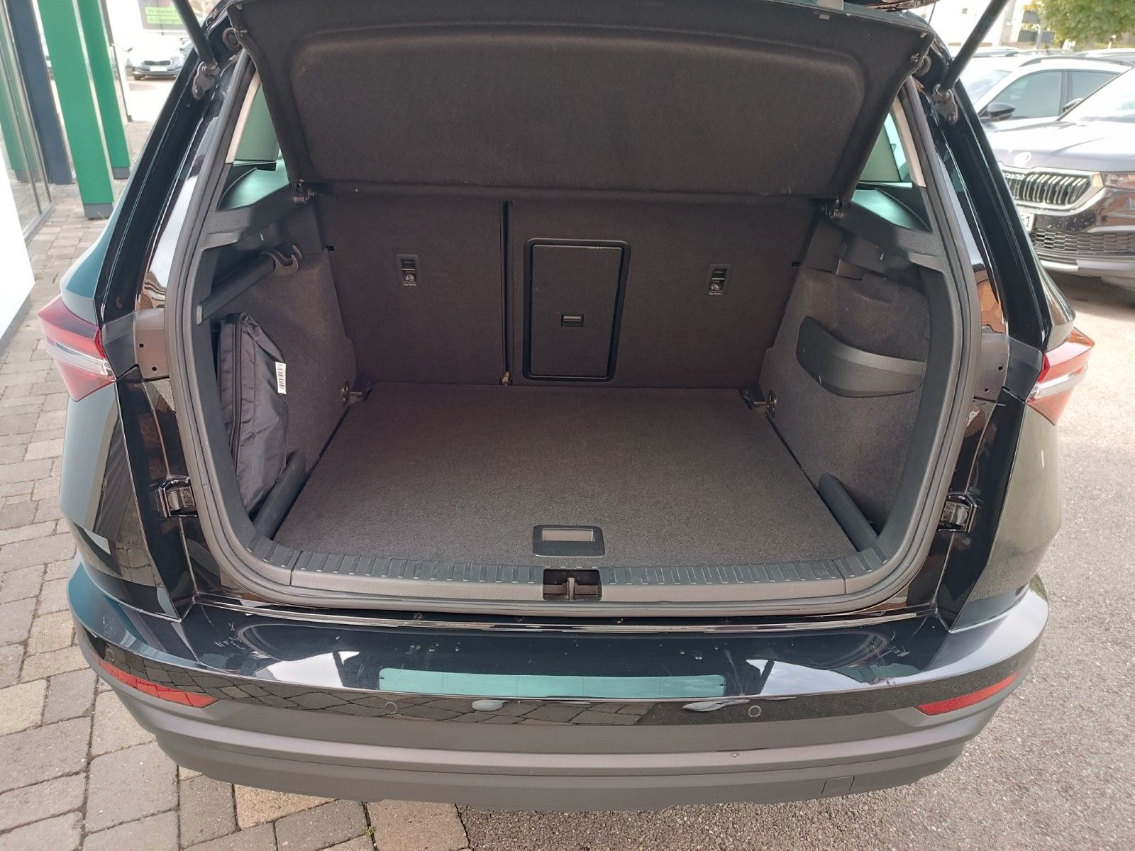 Fahrzeugabbildung SKODA Karoq Tour 2.0 TDI 85kW 6 Gang Schaltgetr. AHK