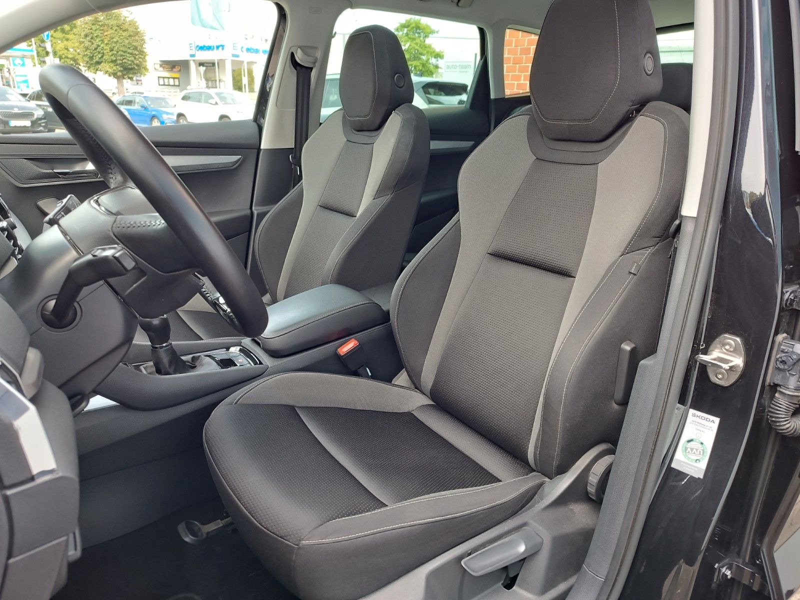 Fahrzeugabbildung SKODA Karoq Tour 2.0 TDI 85kW 6 Gang Schaltgetr. AHK
