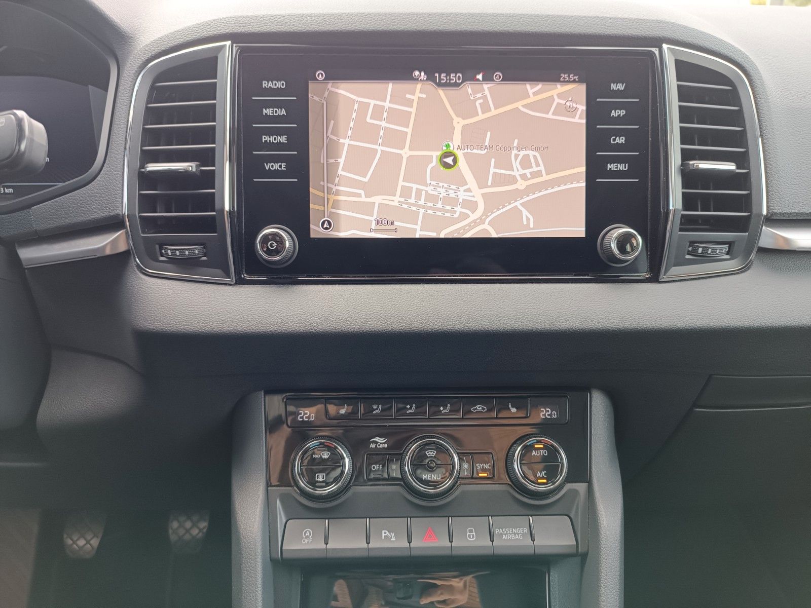 Fahrzeugabbildung SKODA Karoq Tour 2.0 TDI 85kW 6 Gang Schaltgetr. AHK