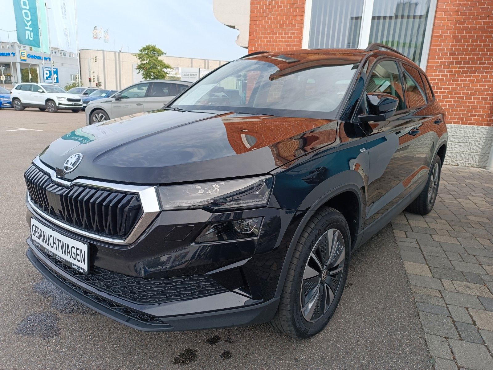 Fahrzeugabbildung SKODA Karoq Tour 2.0 TDI 85kW 6 Gang Schaltgetr. AHK