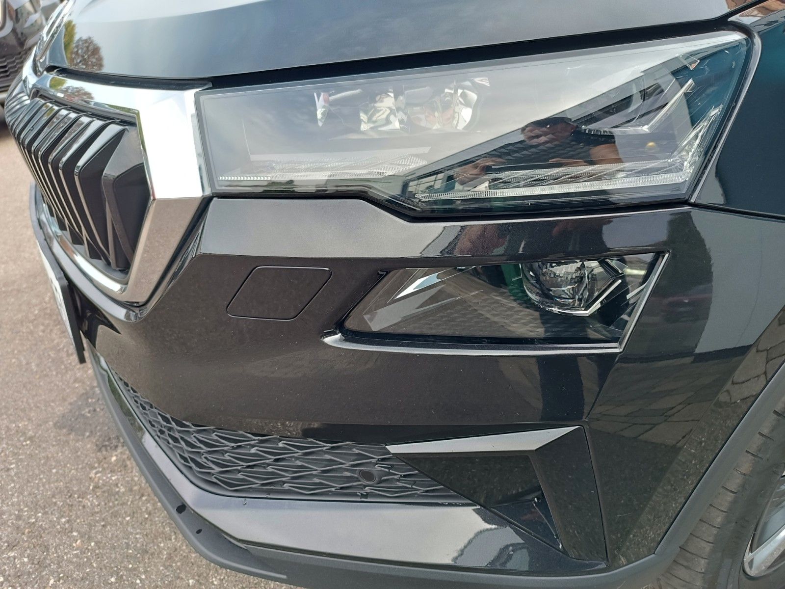 Fahrzeugabbildung SKODA Karoq Tour 2.0 TDI 85kW 6 Gang Schaltgetr. AHK